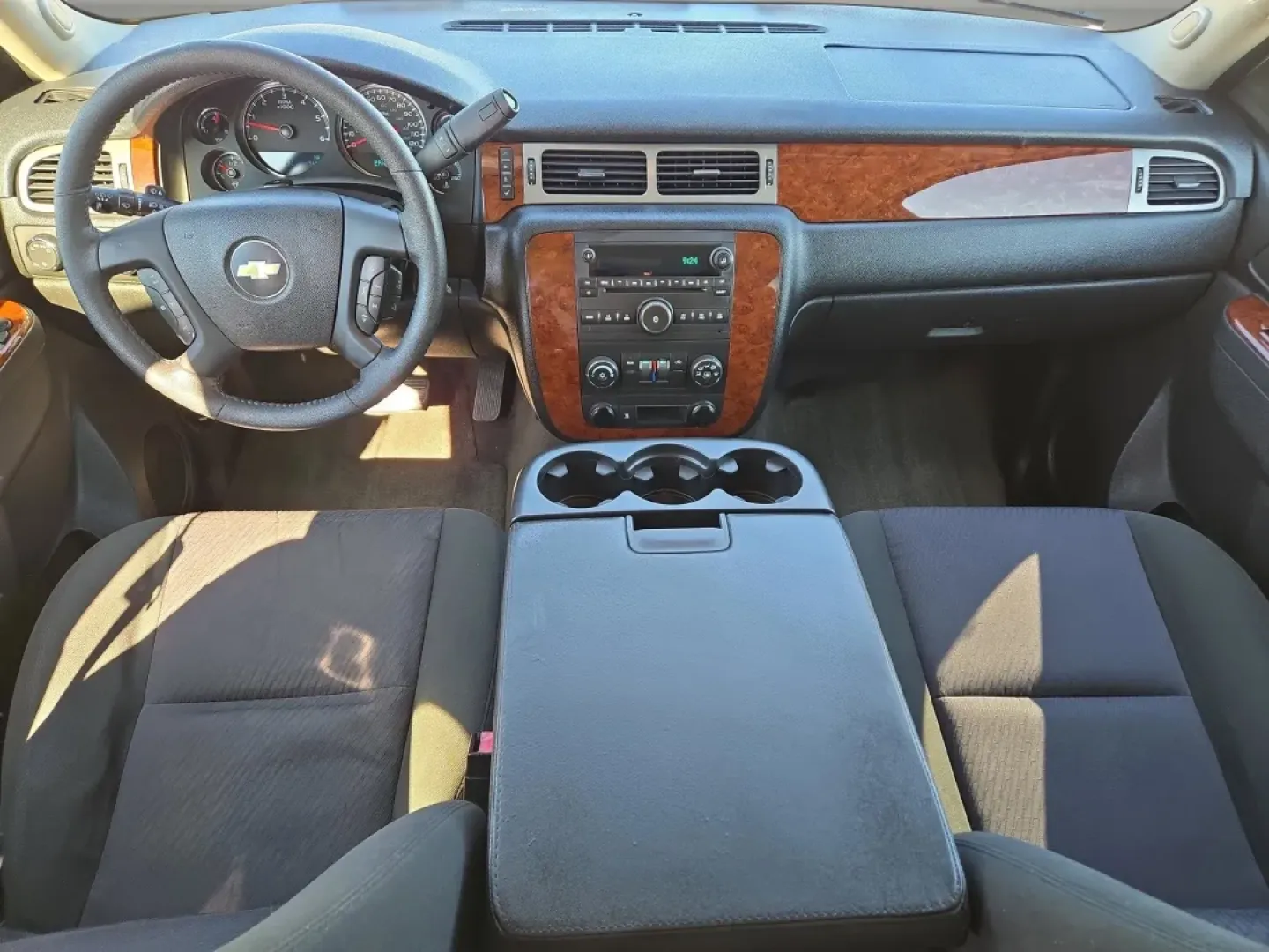 2011 /Ebony Chevrolet Suburban LS (1GNSKHE38BR) with an Other engine, located at 521 Old Farm Lane Rd, Prattville, AL, 36066, (334) 325-1505, 32.482460, -86.416367 - Are you ready for your next adventure? The 2011 Chevrolet Suburban LS is the ultimate vehicle for families on the go, weekend warriors, and anyone who values space, comfort, and capability. With its robust 4WD drivetrain, this SUV is perfect for those living in Prattville, AL, who love to explore th - Photo#15