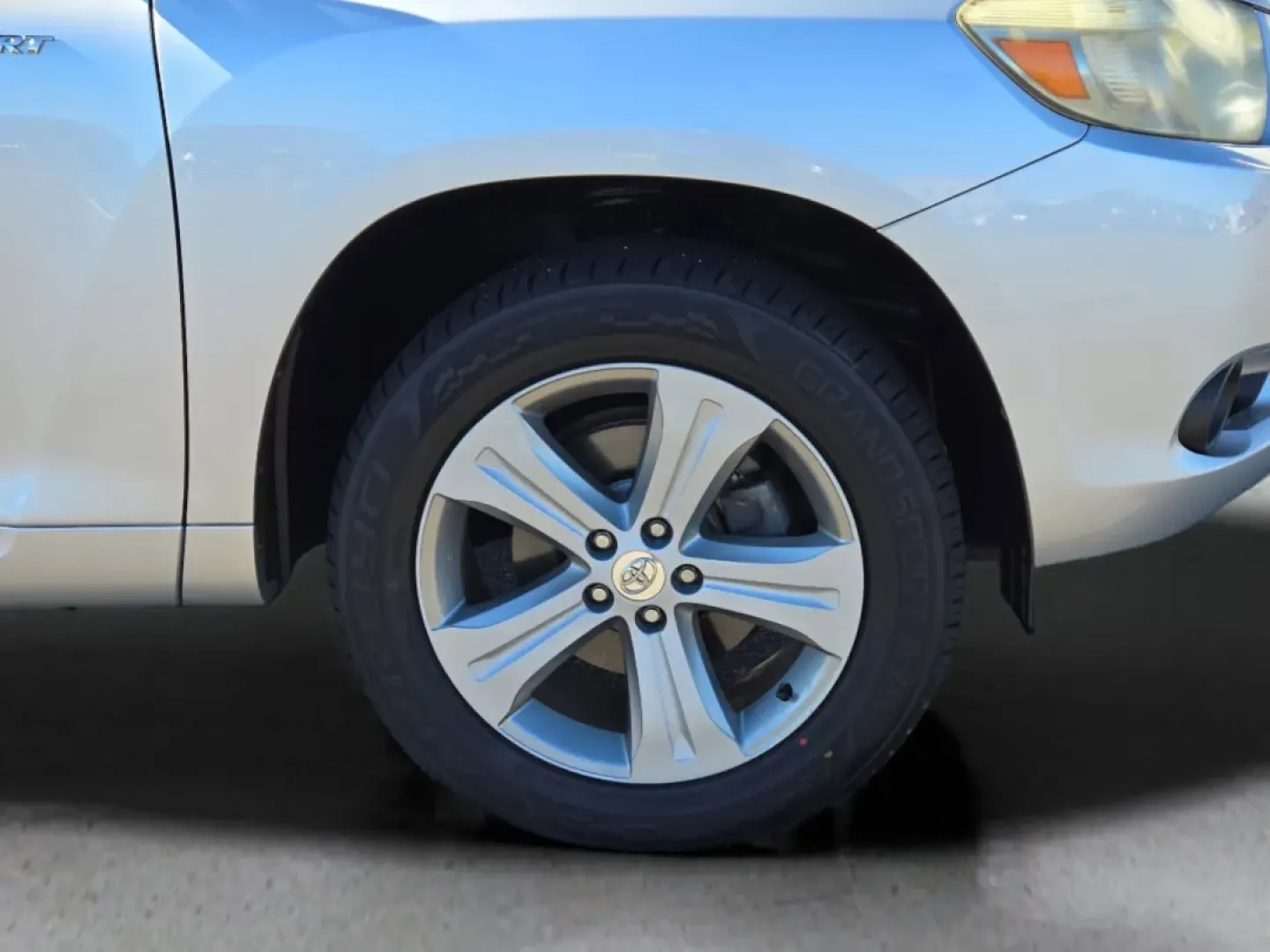 2009 Toyota Highlander Sport (JTEES43A792) with an Other engine, located at 521 Old Farm Lane Rd, Prattville, AL, 36066, (334) 325-1505, 32.482460, -86.416367 - **Unleash Your Adventurous Spirit with This 2009 Toyota Highlander Sport at Gils Auto - Prattville**<br /> <br /> If you're looking for an SUV that seamlessly blends versatility with comfort, your search ends here! The 2009 Toyota Highlander Sport is your ideal companion for weekend getaways, daily - Photo#3