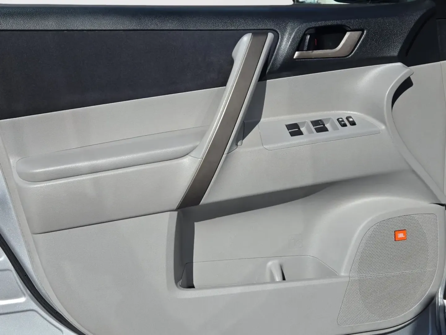 2009 Toyota Highlander Sport (JTEES43A792) with an Other engine, located at 521 Old Farm Lane Rd, Prattville, AL, 36066, (334) 325-1505, 32.482460, -86.416367 - **Unleash Your Adventurous Spirit with This 2009 Toyota Highlander Sport at Gils Auto - Prattville**<br /> <br /> If you're looking for an SUV that seamlessly blends versatility with comfort, your search ends here! The 2009 Toyota Highlander Sport is your ideal companion for weekend getaways, daily - Photo#10