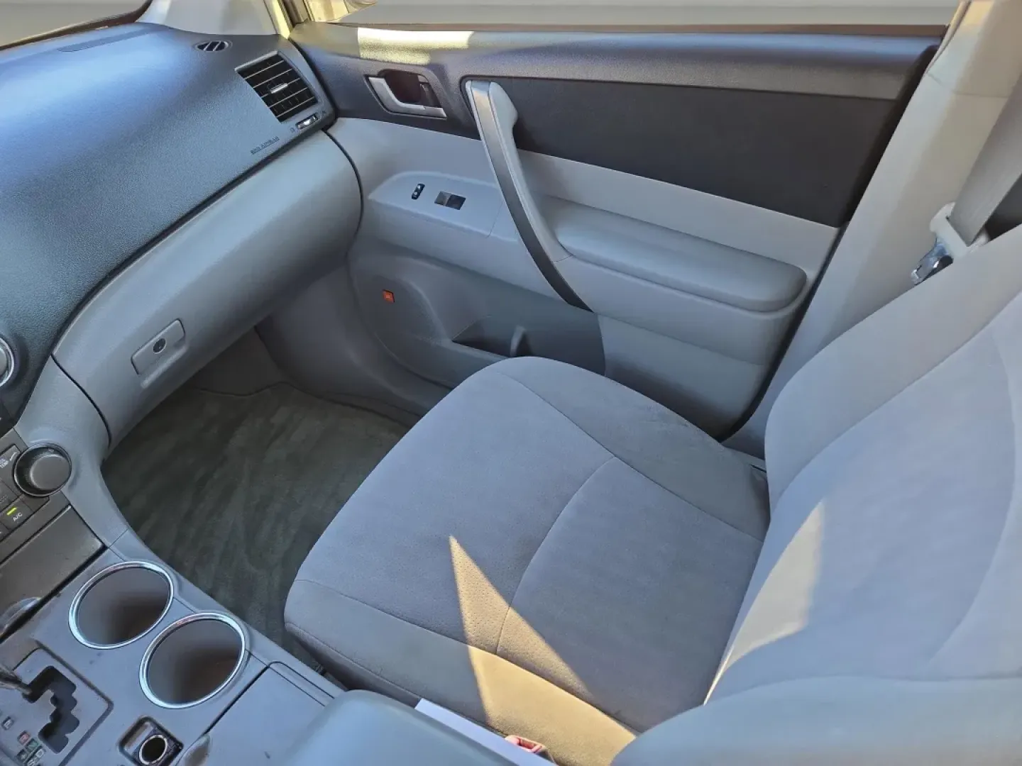 2009 Toyota Highlander Sport (JTEES43A792) with an Other engine, located at 521 Old Farm Lane Rd, Prattville, AL, 36066, (334) 325-1505, 32.482460, -86.416367 - **Unleash Your Adventurous Spirit with This 2009 Toyota Highlander Sport at Gils Auto - Prattville**<br /> <br /> If you're looking for an SUV that seamlessly blends versatility with comfort, your search ends here! The 2009 Toyota Highlander Sport is your ideal companion for weekend getaways, daily - Photo#16