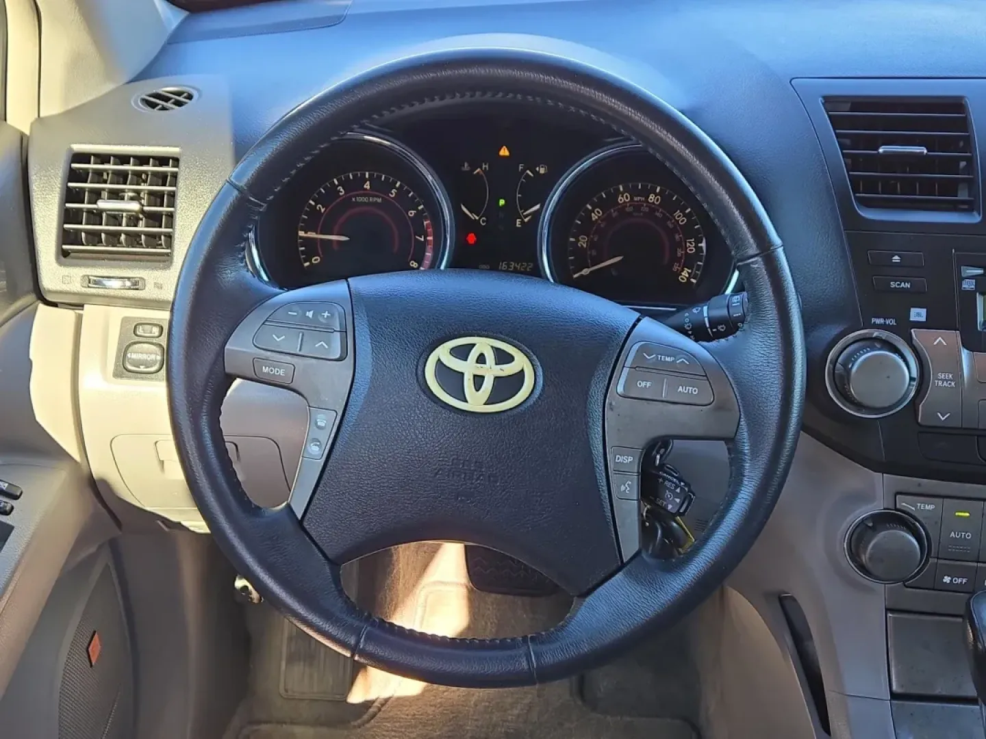 2009 Toyota Highlander Sport (JTEES43A792) with an Other engine, located at 521 Old Farm Lane Rd, Prattville, AL, 36066, (334) 325-1505, 32.482460, -86.416367 - **Unleash Your Adventurous Spirit with This 2009 Toyota Highlander Sport at Gils Auto - Prattville**<br /> <br /> If you're looking for an SUV that seamlessly blends versatility with comfort, your search ends here! The 2009 Toyota Highlander Sport is your ideal companion for weekend getaways, daily - Photo#17