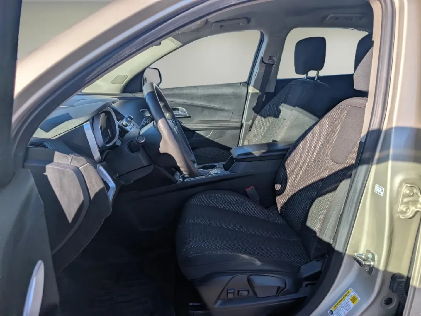 2016 /Jet Black Chevrolet Equinox LS (2GNALBEK7G1) with an Other engine, located at 5115 14th Ave., Columbus, GA, 31904, (706) 323-0345, 32.511494, -84.971046 - **Discover Adventure and Comfort with the 2016 Chevrolet Equinox LS Perfect for Your Family!**<br /> <br /> Are you ready to elevate your family adventures? The 2016 Chevrolet Equinox LS is the ultimate sport utility vehicle designed for families and everyday commuters alike. With its spacious inte - Photo#9