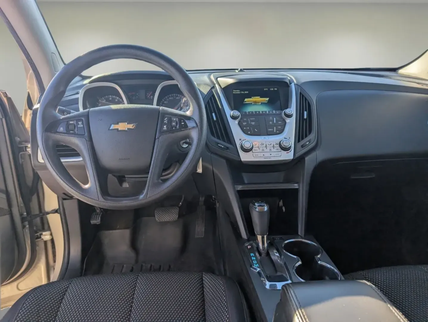 2016 /Jet Black Chevrolet Equinox LS (2GNALBEK7G1) with an Other engine, located at 5115 14th Ave., Columbus, GA, 31904, (706) 323-0345, 32.511494, -84.971046 - **Discover Adventure and Comfort with the 2016 Chevrolet Equinox LS Perfect for Your Family!**<br /> <br /> Are you ready to elevate your family adventures? The 2016 Chevrolet Equinox LS is the ultimate sport utility vehicle designed for families and everyday commuters alike. With its spacious inte - Photo#11