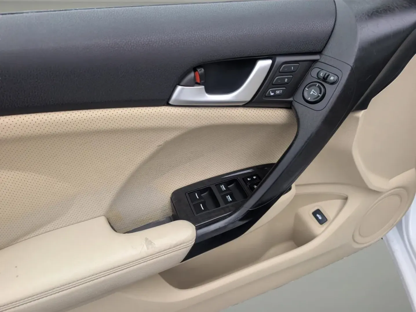 2012 Acura TSX (JH4CU2F42CC) with an Other engine, located at 7000 Northlake Connector, Columbus, GA, 31904, (706) 987-8085, 32.524975, -84.978134 - **Elevate Your Daily Drive with This 2012 Acura TSX at Gils Auto!** <br /> <br /> Are you in the market for a sophisticated sedan that harmonizes performance with luxury? Look no further than this stunning 2012 Acura TSX, available now at Gils Auto in Phenix City, AL. With its sleek design and refin - Photo#8