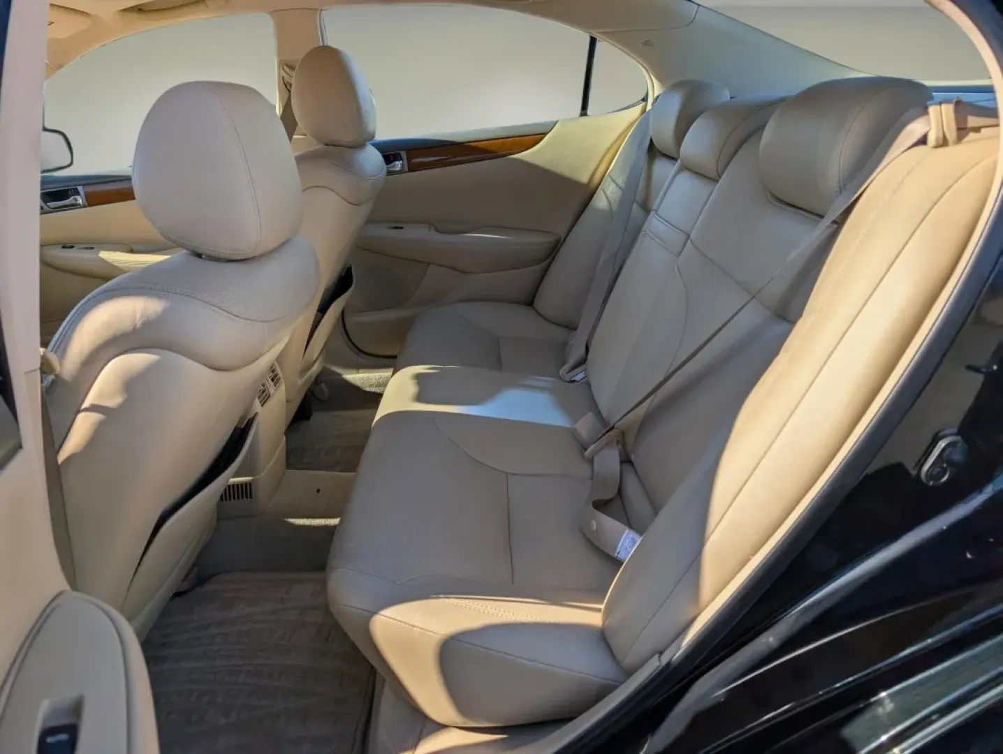 2005 Lexus ES 330 (JTHBA30G755) with an Other engine, located at 1430 Gateway Drive, Opelika, AL, 36801, (334) 239-0944, 32.637871, -85.409790 - **Elevate Your Driving Experience with the 2005 Lexus ES 330 at Gils Auto Perfect for Phenix City Adventures!**<br /> <br /> Are you looking for a reliable and stylish vehicle that effortlessly combines comfort and performance for your daily commute or weekend getaways? Look no further than this 20 - Photo#9