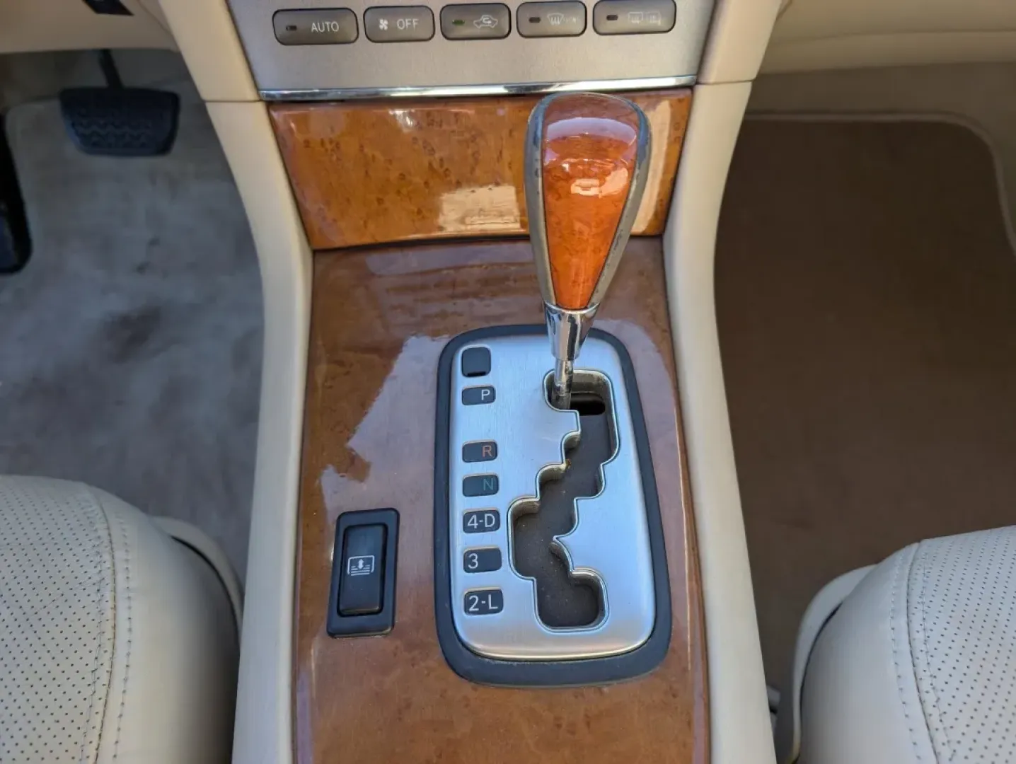 2005 Lexus ES 330 (JTHBA30G755) with an Other engine, located at 1430 Gateway Drive, Opelika, AL, 36801, (334) 239-0944, 32.637871, -85.409790 - **Elevate Your Driving Experience with the 2005 Lexus ES 330 at Gils Auto Perfect for Phenix City Adventures!**<br /> <br /> Are you looking for a reliable and stylish vehicle that effortlessly combines comfort and performance for your daily commute or weekend getaways? Look no further than this 20 - Photo#11