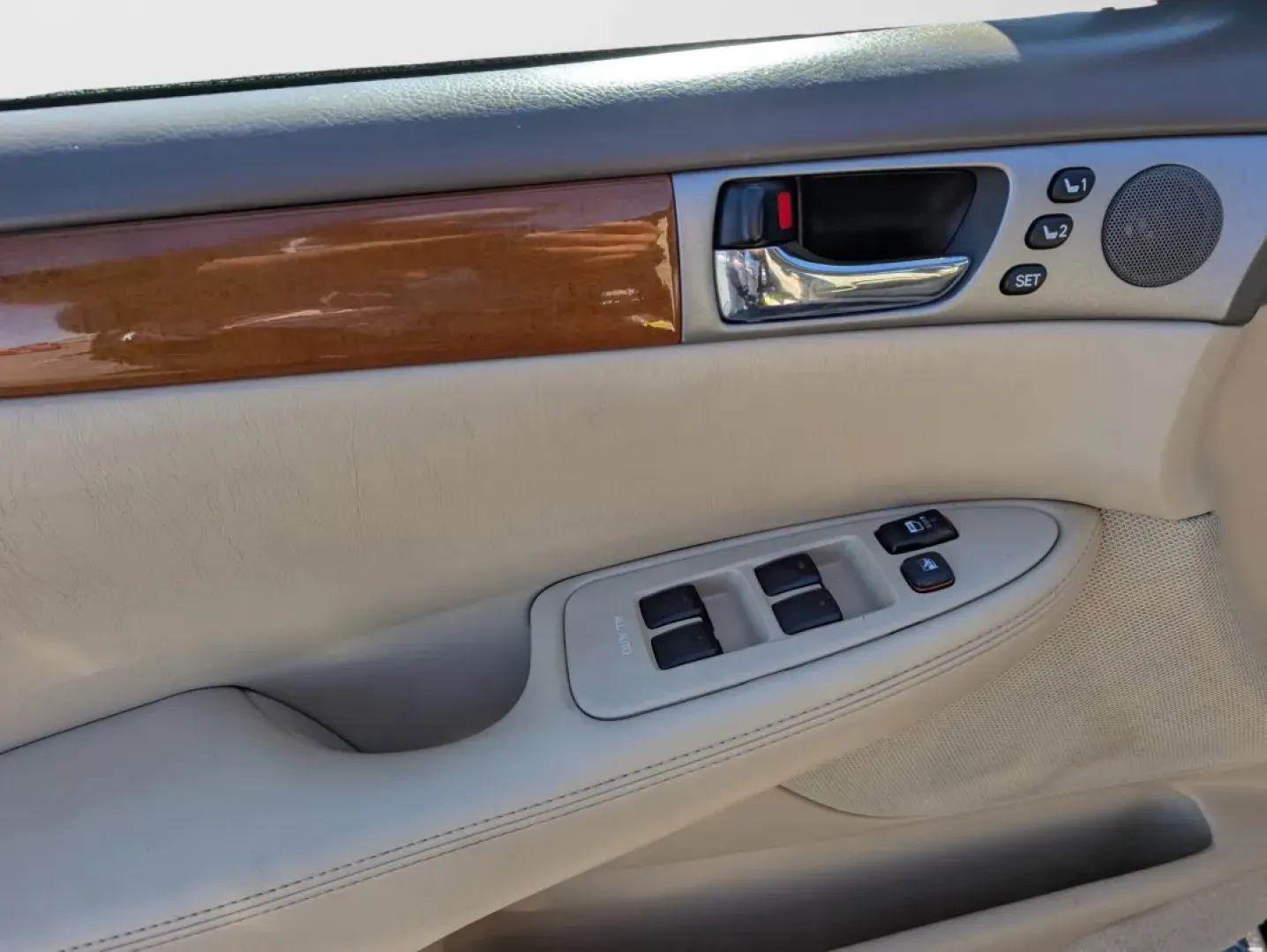 2005 Lexus ES 330 (JTHBA30G755) with an Other engine, located at 1430 Gateway Drive, Opelika, AL, 36801, (334) 239-0944, 32.637871, -85.409790 - **Elevate Your Driving Experience with the 2005 Lexus ES 330 at Gils Auto Perfect for Phenix City Adventures!**<br /> <br /> Are you looking for a reliable and stylish vehicle that effortlessly combines comfort and performance for your daily commute or weekend getaways? Look no further than this 20 - Photo#15