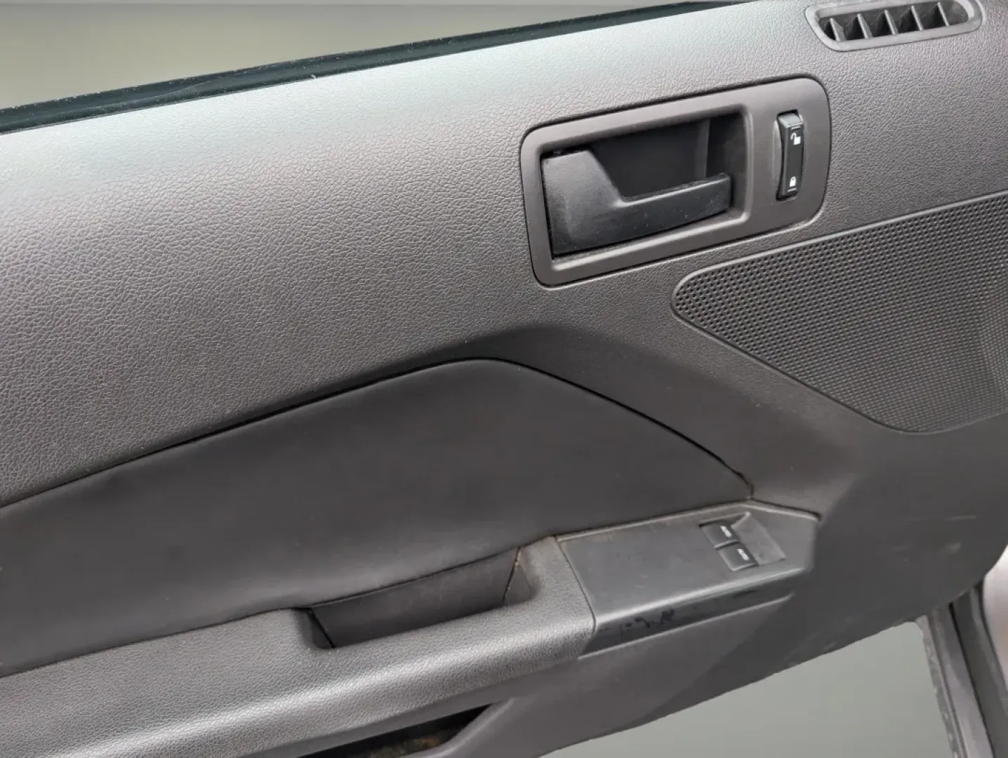 2014 Ford Mustang V6 (1ZVBP8AM2E5) with an Other engine, located at 3959 U.S. 80 W, Phenix City, AL, 36870, (334) 297-4885, 32.469296, -85.135185 - Unleash your inner thrill-seeker with this stunning 2014 Ford Mustang V6, perfect for those who crave adventure and excitement on the open road! Whether you're commuting to work, heading out for a weekend getaway, or just enjoying a leisurely drive through the scenic landscapes of Phenix City, AL, t - Photo#9