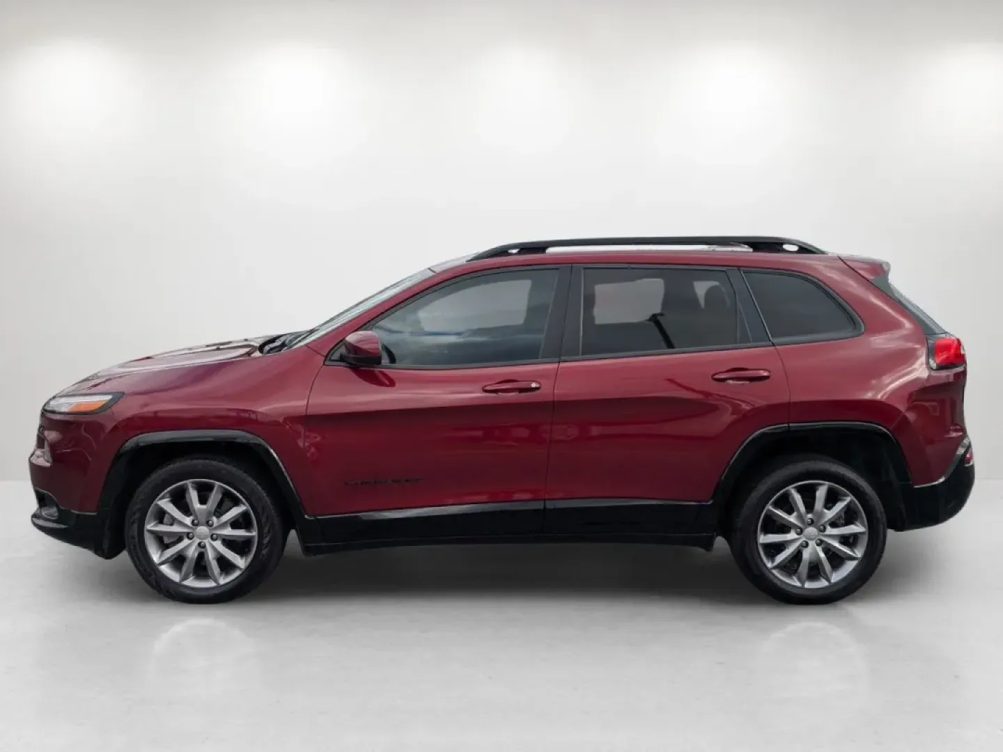 2018 /Black Jeep Cherokee Latitude Tech Connect (1C4PJLCB6JD) with an Other engine, located at 3959 U.S. 80 W, Phenix City, AL, 36870, (334) 297-4885, 32.469296, -85.135185 - **Experience Adventure and Comfort with the 2018 Jeep Cherokee Latitude Tech Connect** <br /> <br /> Are you ready to elevate your outdoor adventures or transform your daily commutes? Look no further than this stunning 2018 Jeep Cherokee Latitude Tech Connect, a perfect blend of rugged capability an - Photo#8