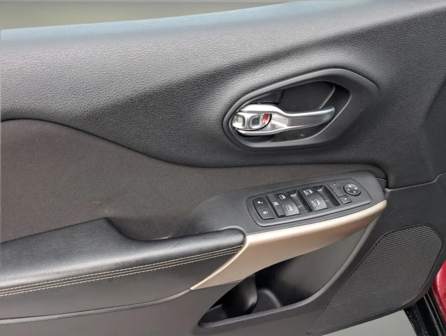 2018 /Black Jeep Cherokee Latitude Tech Connect (1C4PJLCB6JD) with an Other engine, located at 3959 U.S. 80 W, Phenix City, AL, 36870, (334) 297-4885, 32.469296, -85.135185 - **Experience Adventure and Comfort with the 2018 Jeep Cherokee Latitude Tech Connect** <br /> <br /> Are you ready to elevate your outdoor adventures or transform your daily commutes? Look no further than this stunning 2018 Jeep Cherokee Latitude Tech Connect, a perfect blend of rugged capability an - Photo#9