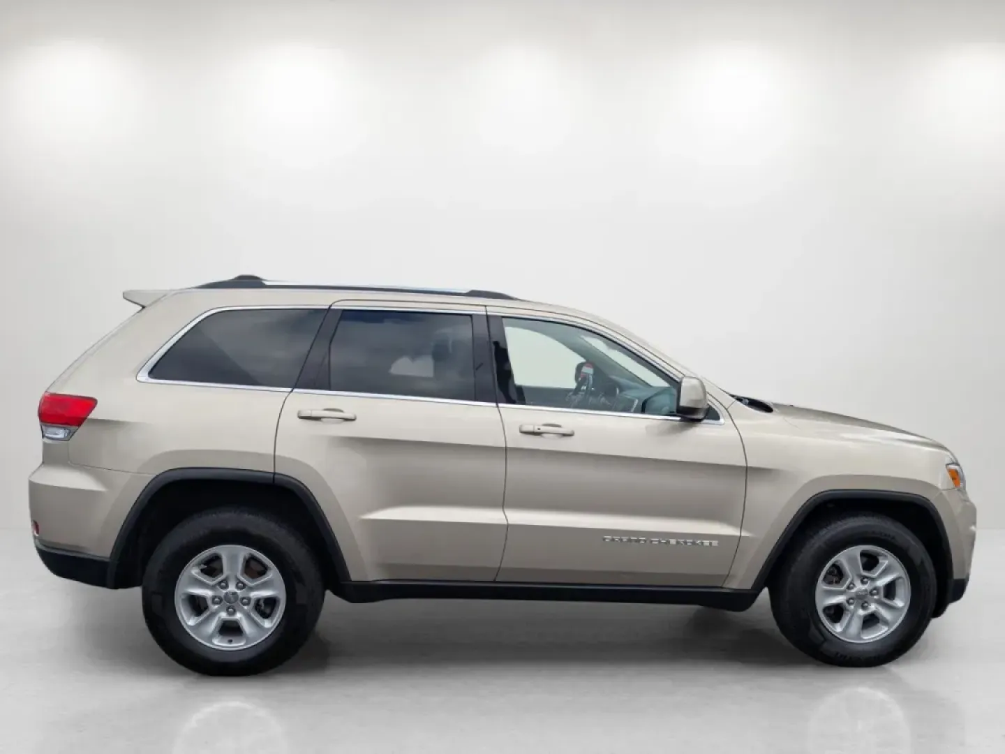2014 /Black/Lt Frost Beige Jeep Grand Cherokee Laredo (1C4RJFAG8EC) with an Other engine, located at 3959 U.S. 80 W, Phenix City, AL, 36870, (334) 297-4885, 32.469296, -85.135185 - **Discover Adventure with the 2014 Jeep Grand Cherokee at Gils Auto in Phenix City, AL!**<br /> <br /> Are you ready to elevate your outdoor adventures or enhance your daily commute? Look no further than the 2014 Jeep Grand Cherokee Laredo, a versatile SUV that is perfect for both weekend getaways a - Photo#4
