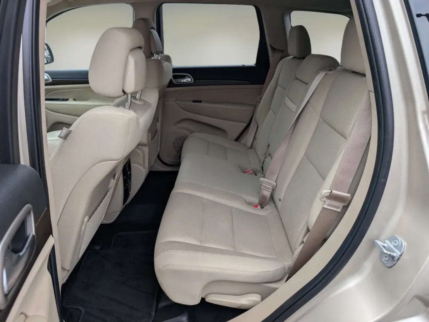 2014 /Black/Lt Frost Beige Jeep Grand Cherokee Laredo (1C4RJFAG8EC) with an Other engine, located at 3959 U.S. 80 W, Phenix City, AL, 36870, (334) 297-4885, 32.469296, -85.135185 - **Discover Adventure with the 2014 Jeep Grand Cherokee at Gils Auto in Phenix City, AL!**<br /> <br /> Are you ready to elevate your outdoor adventures or enhance your daily commute? Look no further than the 2014 Jeep Grand Cherokee Laredo, a versatile SUV that is perfect for both weekend getaways a - Photo#11