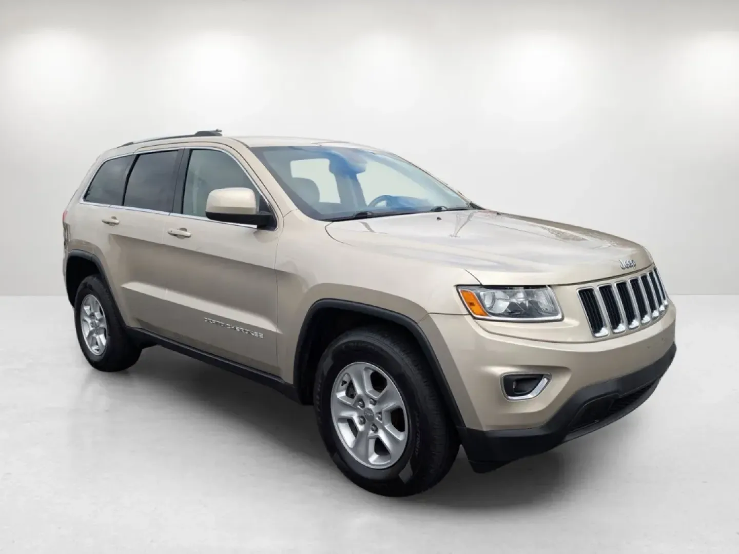 2014 /Black/Lt Frost Beige Jeep Grand Cherokee Laredo (1C4RJFAG8EC) with an Other engine, located at 3959 U.S. 80 W, Phenix City, AL, 36870, (334) 297-4885, 32.469296, -85.135185 - **Discover Adventure with the 2014 Jeep Grand Cherokee at Gils Auto in Phenix City, AL!**<br /> <br /> Are you ready to elevate your outdoor adventures or enhance your daily commute? Look no further than the 2014 Jeep Grand Cherokee Laredo, a versatile SUV that is perfect for both weekend getaways a - Photo#3