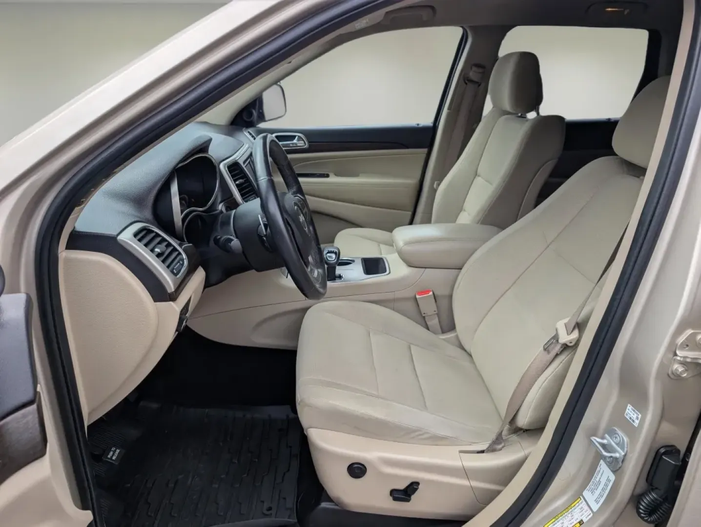 2014 /Black/Lt Frost Beige Jeep Grand Cherokee Laredo (1C4RJFAG8EC) with an Other engine, located at 3959 U.S. 80 W, Phenix City, AL, 36870, (334) 297-4885, 32.469296, -85.135185 - **Discover Adventure with the 2014 Jeep Grand Cherokee at Gils Auto in Phenix City, AL!**<br /> <br /> Are you ready to elevate your outdoor adventures or enhance your daily commute? Look no further than the 2014 Jeep Grand Cherokee Laredo, a versatile SUV that is perfect for both weekend getaways a - Photo#10