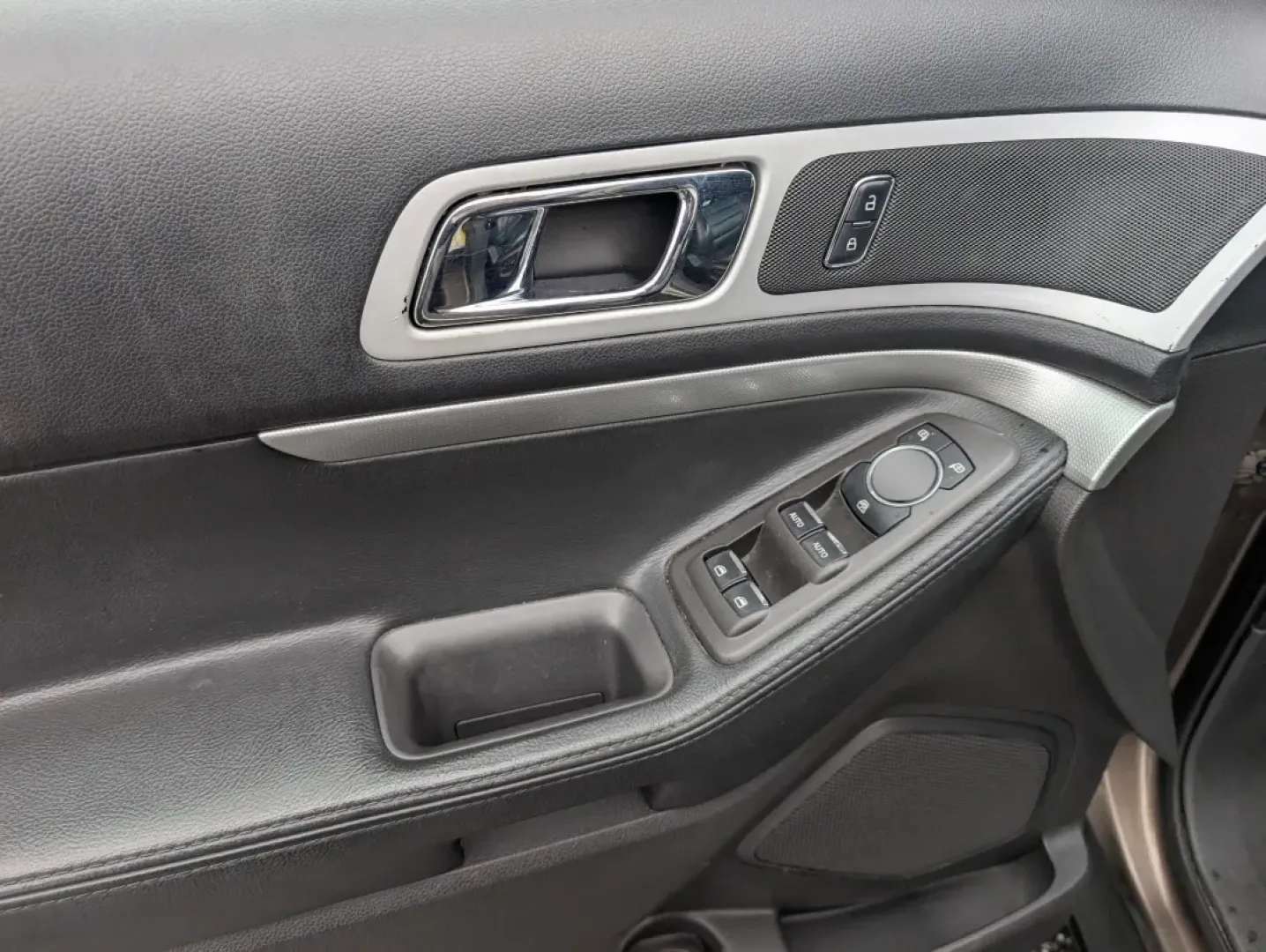 2015 Ford Explorer XLT (1FM5K7D81FG) with an Other engine, located at 5115 14th Ave., Columbus, GA, 31904, (706) 323-0345, 32.511494, -84.971046 - **Explore Adventure with the 2015 Ford Explorer XLT Perfect for Your Next Family Road Trip!**<br /> <br /> Are you ready to take your family adventures to the next level? The 2015 Ford Explorer XLT is designed to provide you with the comfort, space, and reliability needed for those spontaneous week - Photo#8