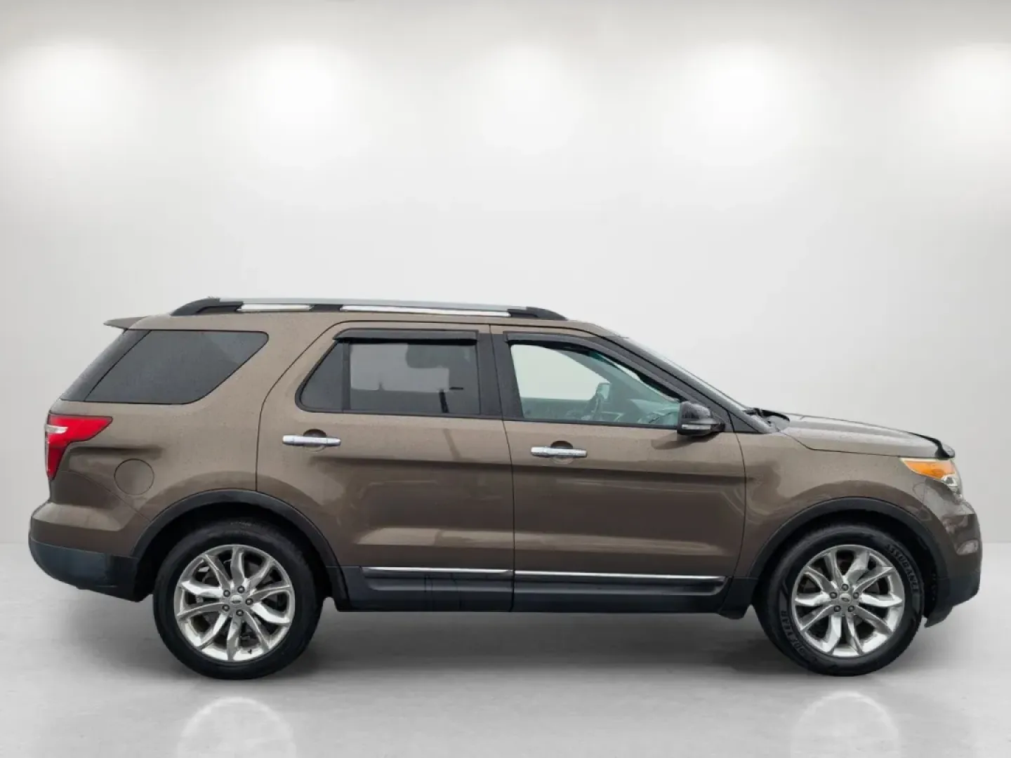 2015 Ford Explorer XLT (1FM5K7D81FG) with an Other engine, located at 3959 U.S. 80 W, Phenix City, AL, 36870, (334) 297-4885, 32.469296, -85.135185 - **Explore Adventure with the 2015 Ford Explorer XLT Perfect for Your Next Family Road Trip!**<br /> <br /> Are you ready to take your family adventures to the next level? The 2015 Ford Explorer XLT is designed to provide you with the comfort, space, and reliability needed for those spontaneous week - Photo#4