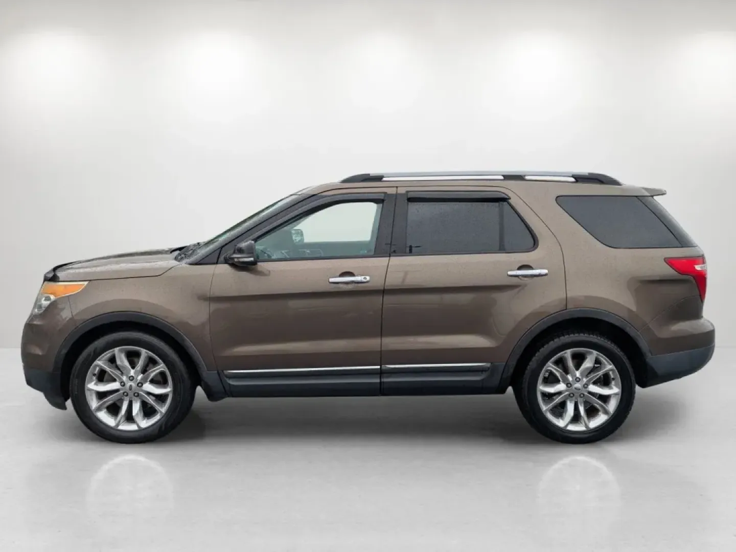 2015 Ford Explorer XLT (1FM5K7D81FG) with an Other engine, located at 3959 U.S. 80 W, Phenix City, AL, 36870, (334) 297-4885, 32.469296, -85.135185 - **Explore Adventure with the 2015 Ford Explorer XLT Perfect for Your Next Family Road Trip!**<br /> <br /> Are you ready to take your family adventures to the next level? The 2015 Ford Explorer XLT is designed to provide you with the comfort, space, and reliability needed for those spontaneous week - Photo#8
