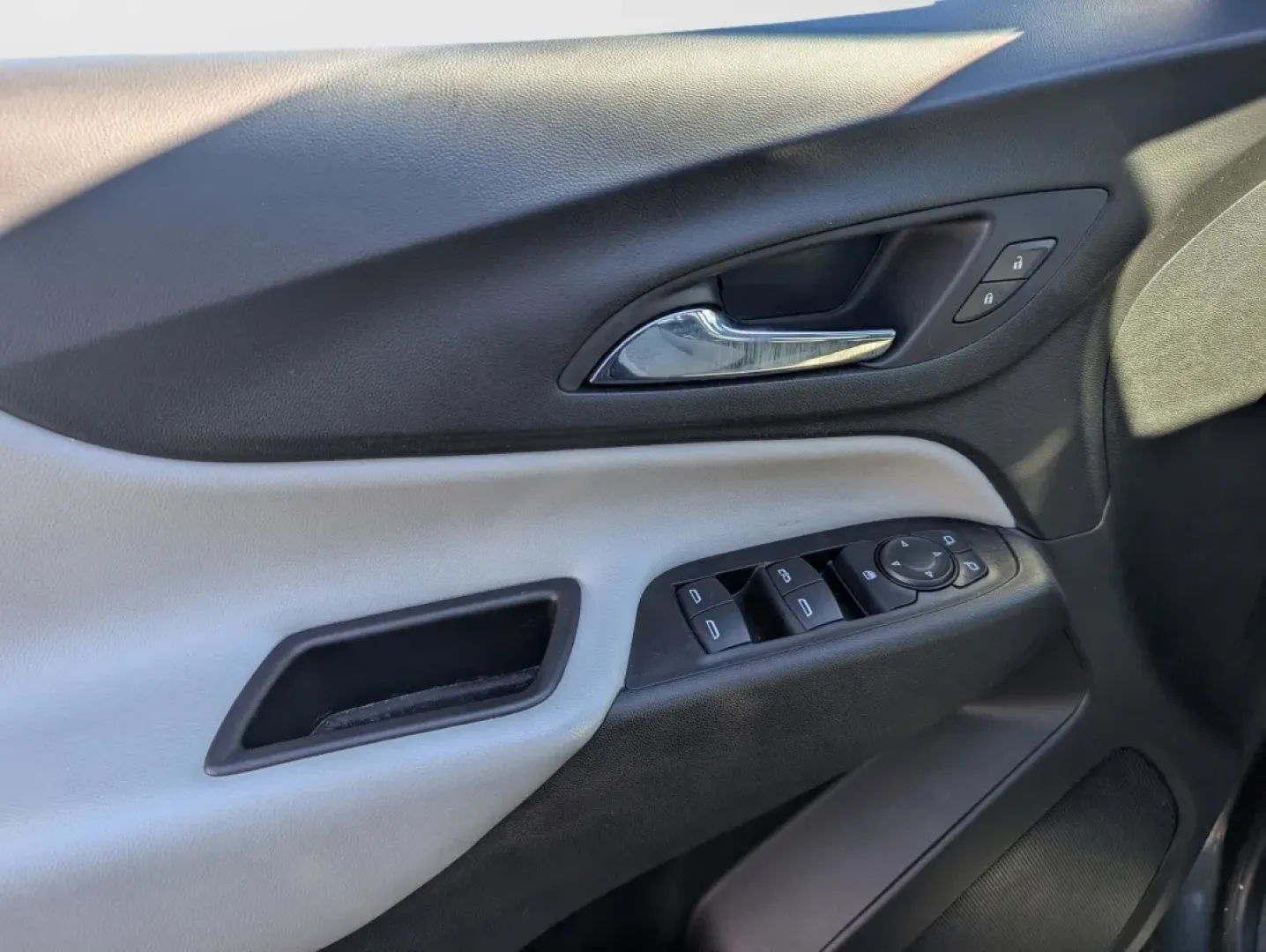 2020 /Medium Ash Gray Chevrolet Equinox LS (2GNAXHEV9L6) with an Other engine, located at 7000 Northlake Connector, Columbus, GA, 31904, (706) 987-8085, 32.524975, -84.978134 - **Unlock Your Adventures with a 2020 Chevrolet Equinox at Gils Auto in Phenix City, AL!**<br /> <br /> Are you ready for your next road trip or family adventure? The 2020 Chevrolet Equinox is the perfect companion for those who crave exploration without compromising comfort or safety. Whether you're - Photo#8