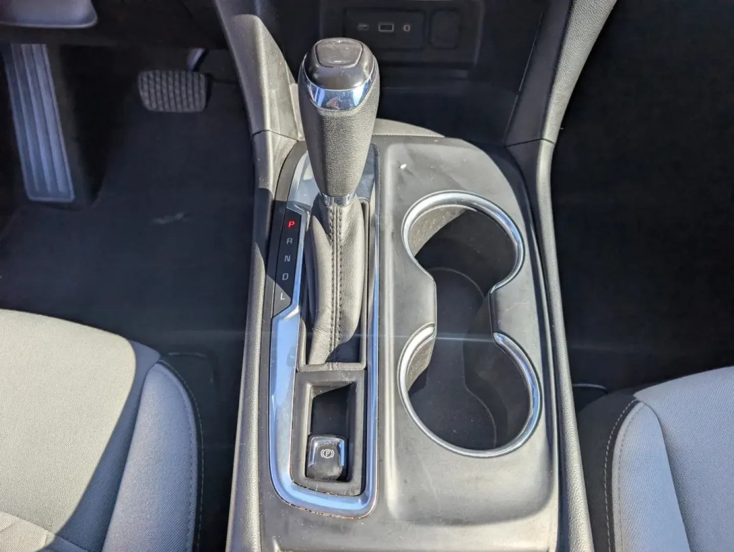 2020 /Medium Ash Gray Chevrolet Equinox LS (2GNAXHEV9L6) with an Other engine, located at 7000 Northlake Connector, Columbus, GA, 31904, (706) 987-8085, 32.524975, -84.978134 - **Unlock Your Adventures with a 2020 Chevrolet Equinox at Gils Auto in Phenix City, AL!**<br /> <br /> Are you ready for your next road trip or family adventure? The 2020 Chevrolet Equinox is the perfect companion for those who crave exploration without compromising comfort or safety. Whether you're - Photo#12