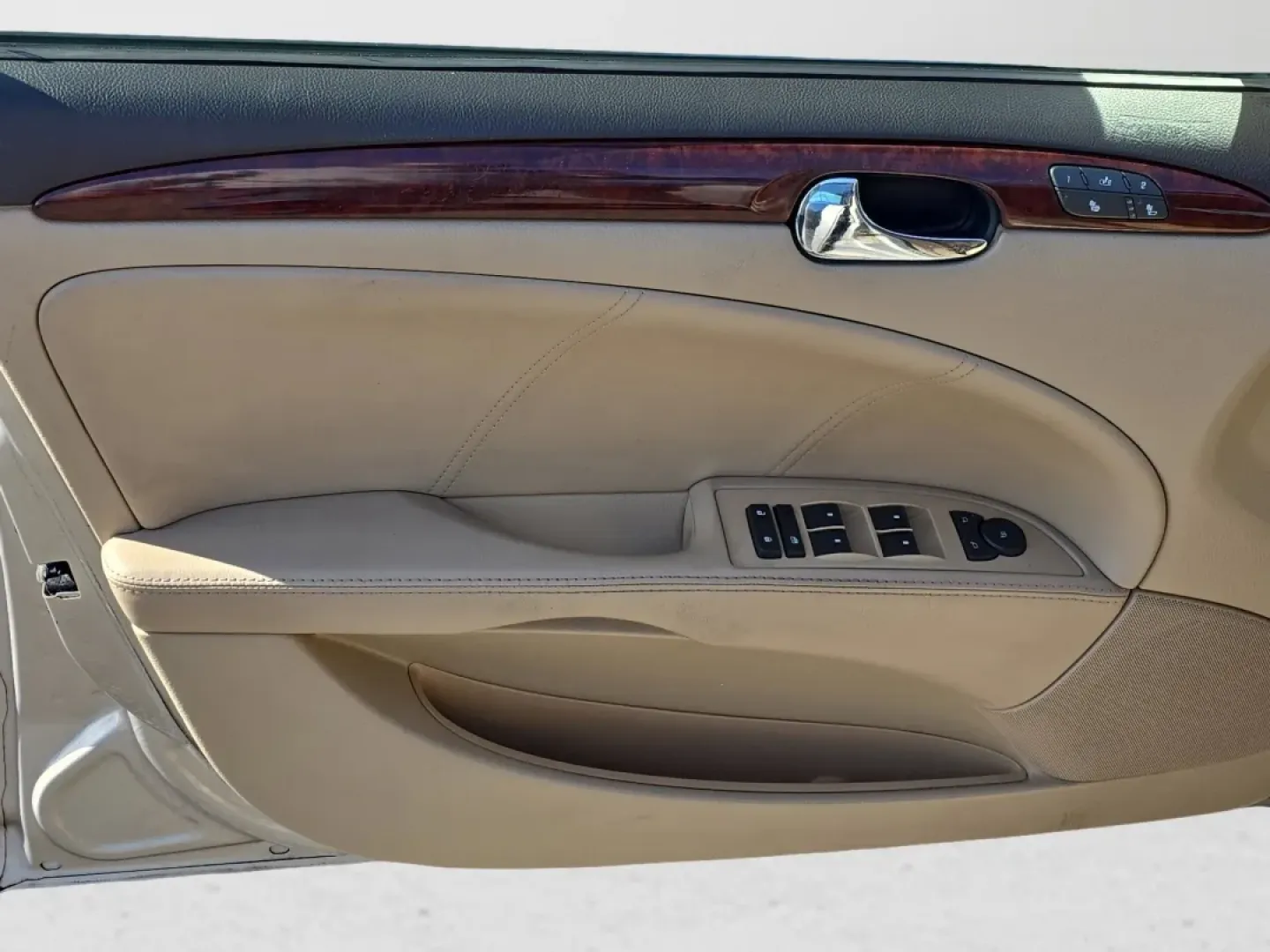 2008 /Cocoa/Cashmere Buick Lucerne CXL (1G4HD57218U) with an Other engine, located at 7000 Northlake Connector, Columbus, GA, 31904, (706) 987-8085, 32.524975, -84.978134 - Unleash your driving potential with the 2008 Buick Lucerne CXL, a luxurious sedan designed for comfort, style, and reliability. Perfect for those looking for a family-friendly vehicle or budget-conscious buyers needing a dependable daily commuter, this elegant car ticks all the boxes. With a low mil - Photo#8