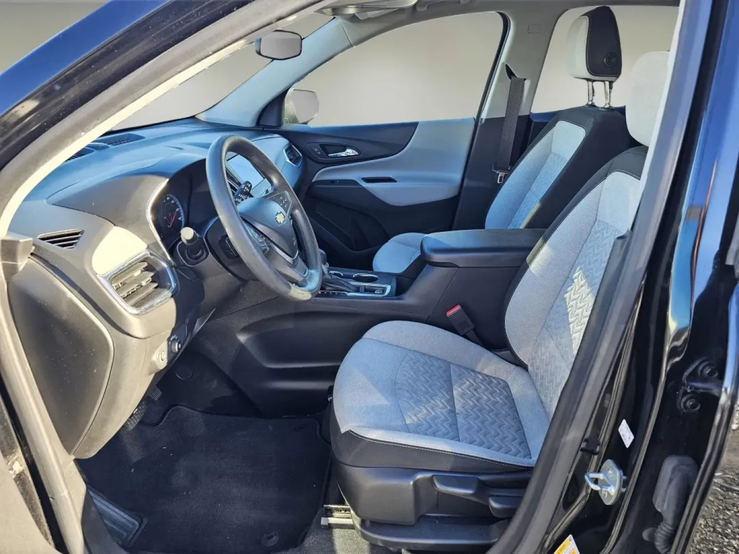 2022 /Medium Ash Gray Chevrolet Equinox LS (2GNAXHEV5N6) with an Other engine, located at 5115 14th Ave., Columbus, GA, 31904, (706) 323-0345, 32.511494, -84.971046 - **Explore New Horizons with the 2022 Chevrolet Equinox LS Your Ideal Adventure Companion!**<br /> <br /> Are you ready to elevate your lifestyle with a vehicle that perfectly balances comfort, technology, and versatility? Look no further than this 2022 Chevrolet Equinox LS, available now at Gils Au - Photo#9