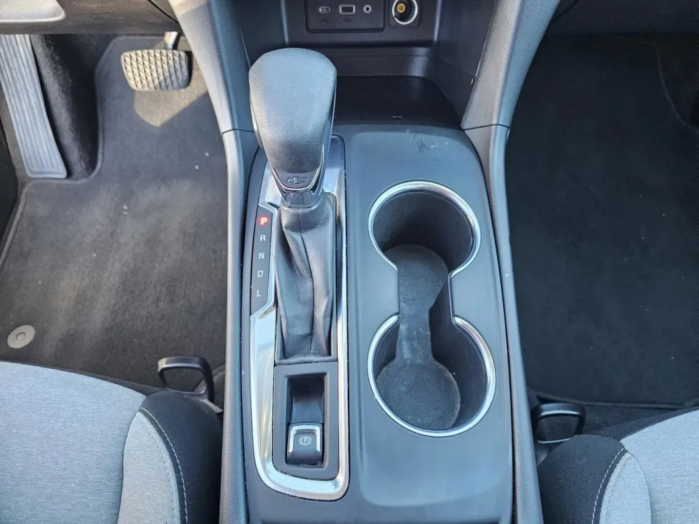 2022 /Medium Ash Gray Chevrolet Equinox LS (2GNAXHEV5N6) with an Other engine, located at 5115 14th Ave., Columbus, GA, 31904, (706) 323-0345, 32.511494, -84.971046 - **Explore New Horizons with the 2022 Chevrolet Equinox LS Your Ideal Adventure Companion!**<br /> <br /> Are you ready to elevate your lifestyle with a vehicle that perfectly balances comfort, technology, and versatility? Look no further than this 2022 Chevrolet Equinox LS, available now at Gils Au - Photo#11