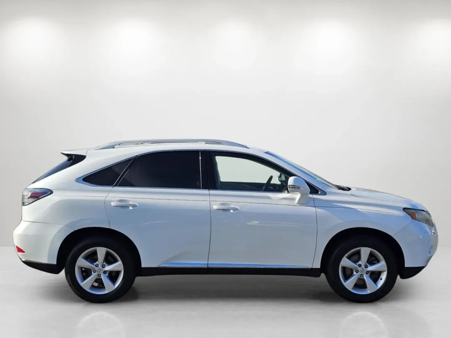 2010 Lexus RX 350 (2T2ZK1BA4AC) with an Other engine, located at 1430 Gateway Drive, Opelika, AL, 36801, (334) 239-0944, 32.637871, -85.409790 - **Experience Luxury and Versatility with the 2010 Lexus RX 350 at Gils Auto!**<br /> <br /> Are you searching for the perfect SUV that effortlessly combines luxury with practicality? Whether you're a growing family looking for a reliable vehicle for school runs and weekend getaways, or a professiona - Photo#3