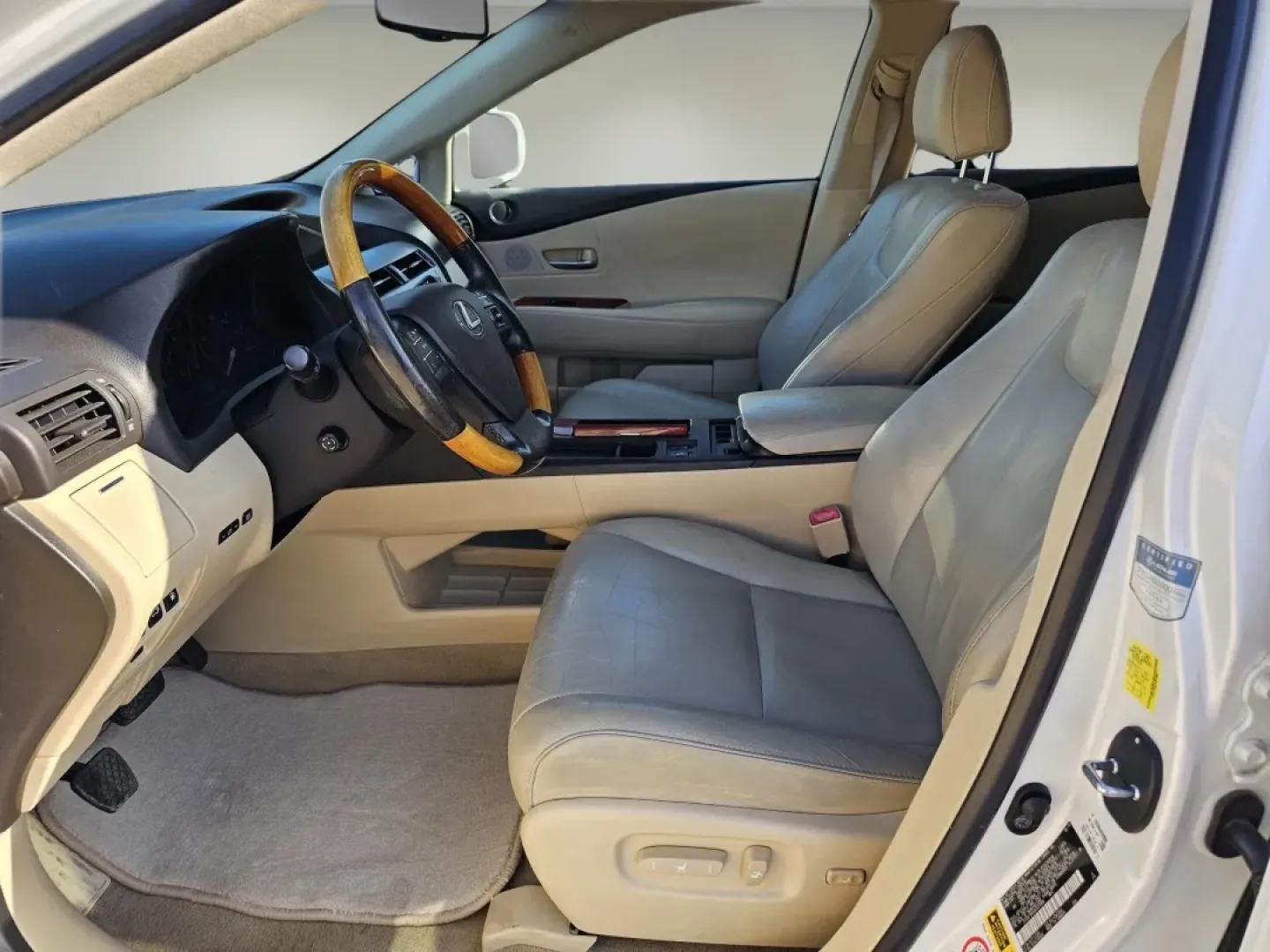 2010 Lexus RX 350 (2T2ZK1BA4AC) with an Other engine, located at 1430 Gateway Drive, Opelika, AL, 36801, (334) 239-0944, 32.637871, -85.409790 - **Experience Luxury and Versatility with the 2010 Lexus RX 350 at Gils Auto!**<br /> <br /> Are you searching for the perfect SUV that effortlessly combines luxury with practicality? Whether you're a growing family looking for a reliable vehicle for school runs and weekend getaways, or a professiona - Photo#9