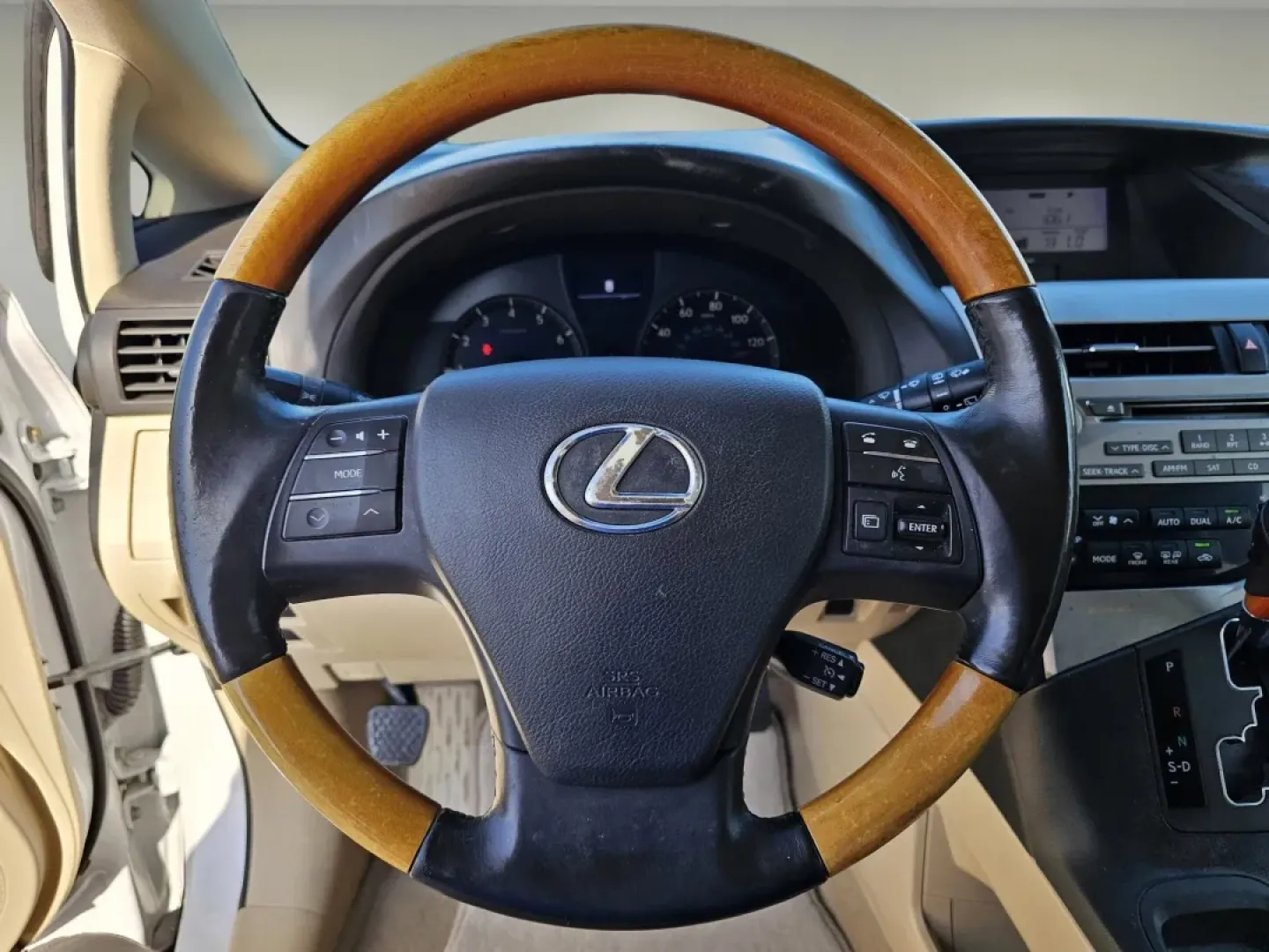 2010 Lexus RX 350 (2T2ZK1BA4AC) with an Other engine, located at 1430 Gateway Drive, Opelika, AL, 36801, (334) 239-0944, 32.637871, -85.409790 - **Experience Luxury and Versatility with the 2010 Lexus RX 350 at Gils Auto!**<br /> <br /> Are you searching for the perfect SUV that effortlessly combines luxury with practicality? Whether you're a growing family looking for a reliable vehicle for school runs and weekend getaways, or a professiona - Photo#11