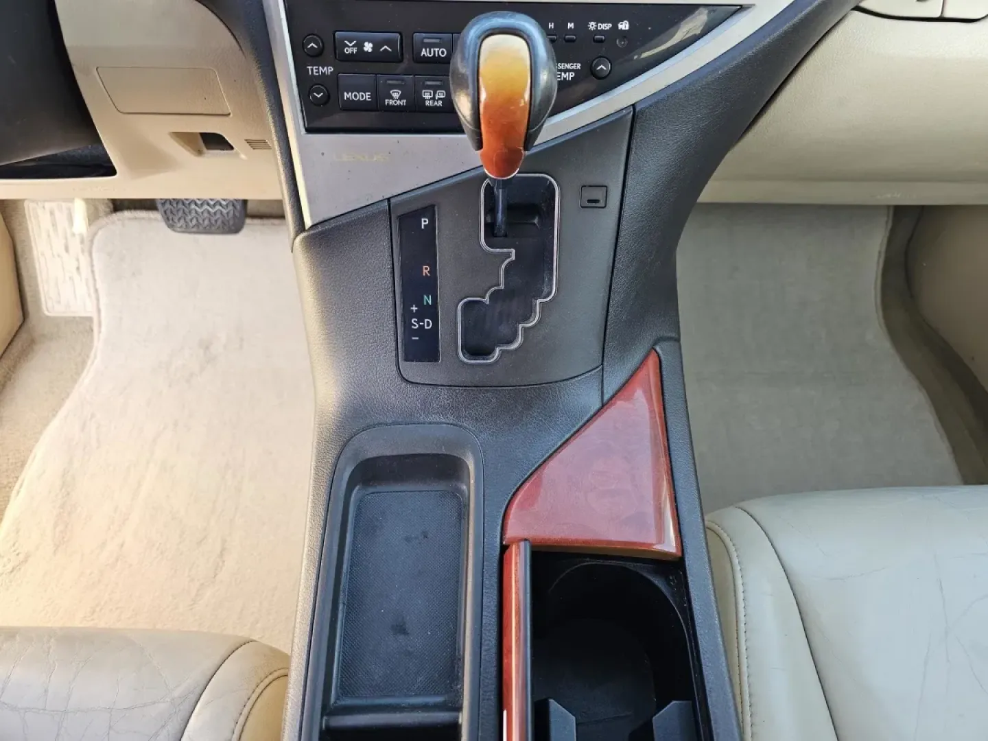 2010 Lexus RX 350 (2T2ZK1BA4AC) with an Other engine, located at 1430 Gateway Drive, Opelika, AL, 36801, (334) 239-0944, 32.637871, -85.409790 - **Experience Luxury and Versatility with the 2010 Lexus RX 350 at Gils Auto!**<br /> <br /> Are you searching for the perfect SUV that effortlessly combines luxury with practicality? Whether you're a growing family looking for a reliable vehicle for school runs and weekend getaways, or a professiona - Photo#12