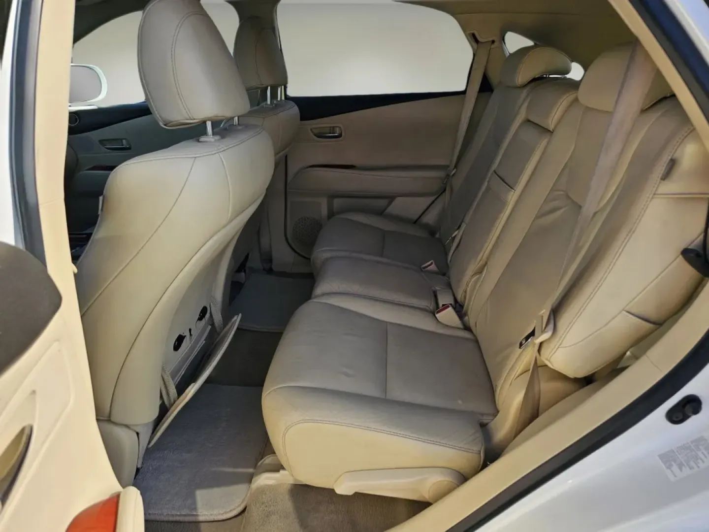 2010 Lexus RX 350 (2T2ZK1BA4AC) with an Other engine, located at 1430 Gateway Drive, Opelika, AL, 36801, (334) 239-0944, 32.637871, -85.409790 - **Experience Luxury and Versatility with the 2010 Lexus RX 350 at Gils Auto!**<br /> <br /> Are you searching for the perfect SUV that effortlessly combines luxury with practicality? Whether you're a growing family looking for a reliable vehicle for school runs and weekend getaways, or a professiona - Photo#14