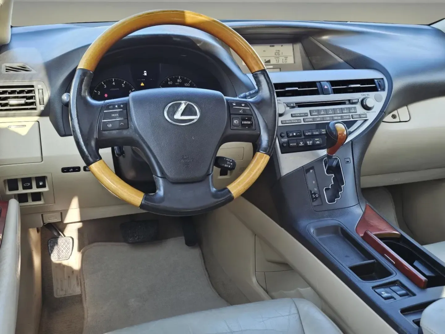 2010 Lexus RX 350 (2T2ZK1BA4AC) with an Other engine, located at 1430 Gateway Drive, Opelika, AL, 36801, (334) 239-0944, 32.637871, -85.409790 - **Experience Luxury and Versatility with the 2010 Lexus RX 350 at Gils Auto!**<br /> <br /> Are you searching for the perfect SUV that effortlessly combines luxury with practicality? Whether you're a growing family looking for a reliable vehicle for school runs and weekend getaways, or a professiona - Photo#15