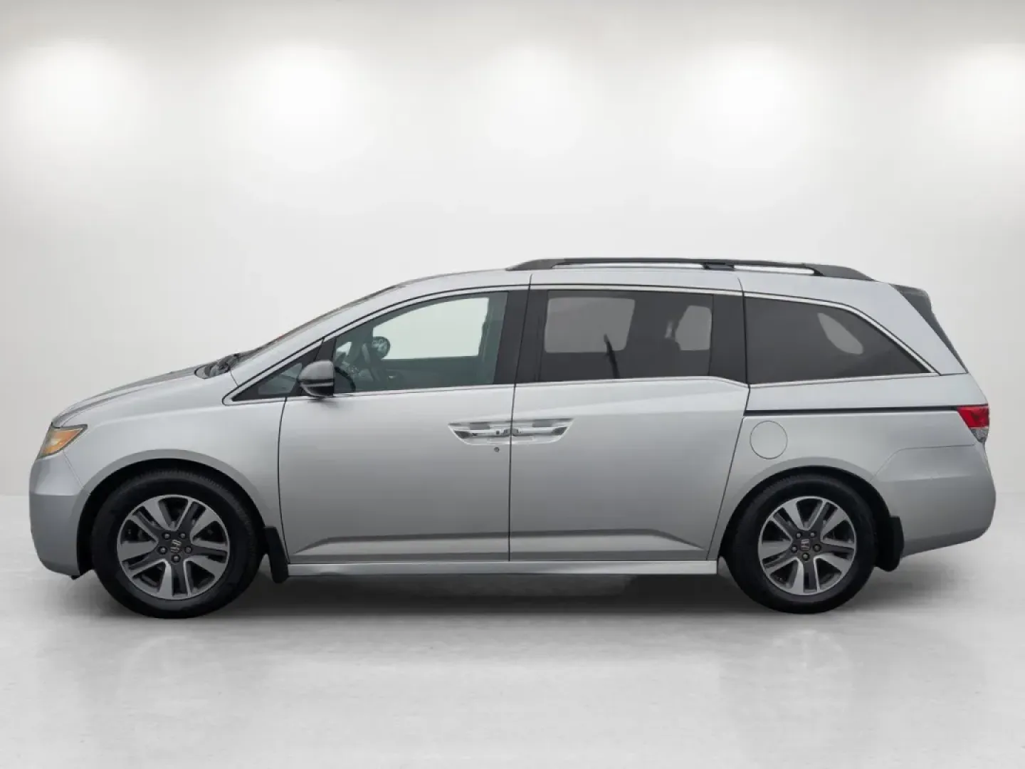 2014 Honda Odyssey Touring Elite (5FNRL5H98EB) with an Other engine, located at 5115 14th Ave., Columbus, GA, 31904, (706) 323-0345, 32.511494, -84.971046 - **Discover Your Next Adventure with the 2014 Honda Odyssey Touring Elite at Gils Auto!**<br /> <br /> Are you a growing family in need of space, comfort, and versatility for your daily adventures? Look no further! The 2014 Honda Odyssey Touring Elite, available at Gils Auto in Phenix City, AL, is th - Photo#7