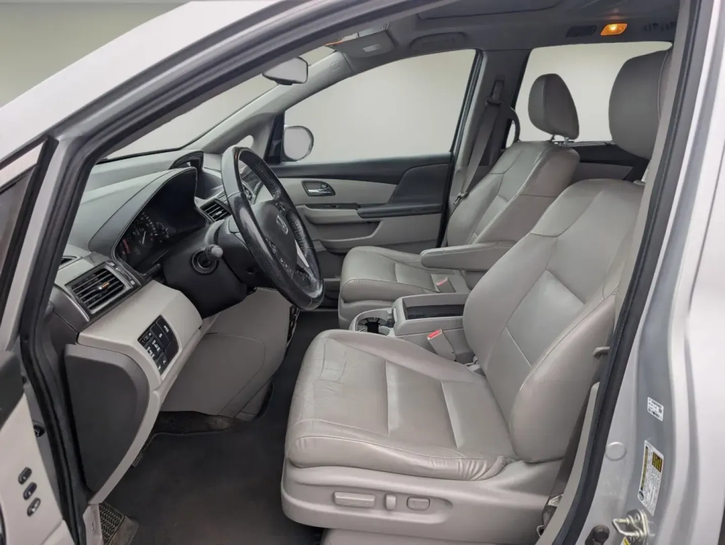 2014 Honda Odyssey Touring Elite (5FNRL5H98EB) with an Other engine, located at 5115 14th Ave., Columbus, GA, 31904, (706) 323-0345, 32.511494, -84.971046 - **Discover Your Next Adventure with the 2014 Honda Odyssey Touring Elite at Gils Auto!**<br /> <br /> Are you a growing family in need of space, comfort, and versatility for your daily adventures? Look no further! The 2014 Honda Odyssey Touring Elite, available at Gils Auto in Phenix City, AL, is th - Photo#9