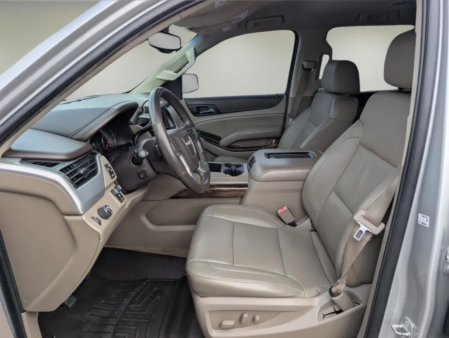 2015 /Cocoa/Dune GMC Yukon SLT (1GKS1BKC0FR) with an Other engine, located at 5115 14th Ave., Columbus, GA, 31904, (706) 323-0345, 32.511494, -84.971046 - **Adventure Awaits with This 2015 GMC Yukon SLT at Gils Auto in Phenix City, AL!**<br /> <br /> Are you searching for the perfect vehicle for family road trips, weekend adventures, or daily commutes that also provides the comfort and space you need? Look no further than this stunning 2015 GMC Yukon - Photo#9