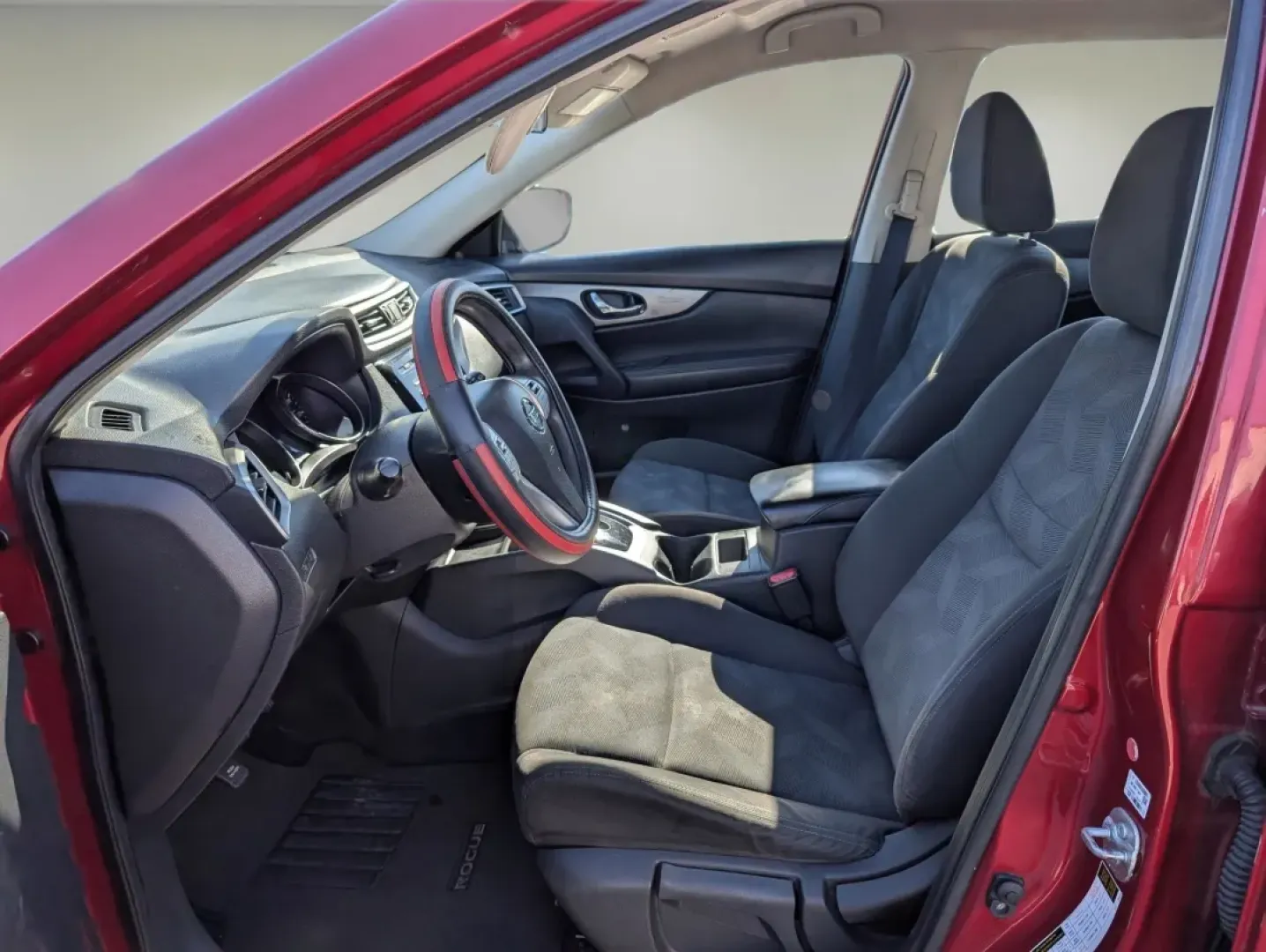 2016 /Charcoal Nissan Rogue S (KNMAT2MT2GP) with an Other engine, located at 5115 14th Ave., Columbus, GA, 31904, (706) 323-0345, 32.511494, -84.971046 - Are you ready to elevate your family road trips or daily commutes? Look no further than this stunning 2016 Nissan Rogue S, available now at Gils Auto in Phenix City, AL. With spacious interiors and advanced safety features, this SUV is perfect for growing families and budget-conscious buyers alike. - Photo#8