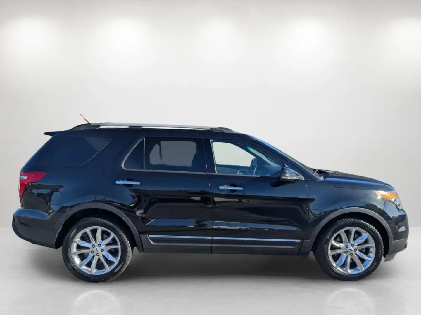 2013 Ford Explorer XLT (1FM5K7D83DG) with an Other engine, located at 5115 14th Ave., Columbus, GA, 31904, (706) 323-0345, 32.511494, -84.971046 - **Explore New Adventures with the 2013 Ford Explorer XLT from Gils Auto!**<br /> <br /> Are you ready to elevate your driving experience? If you're seeking a versatile vehicle that combines family-friendly comfort, cutting-edge technology, and rugged capability, look no further than this stunning 20 - Photo#3