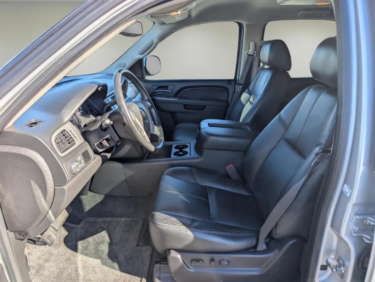 2013 /Ebony Chevrolet Tahoe LT (1GNSCBE03DR) with an Other engine, located at 5115 14th Ave., Columbus, GA, 31904, (706) 323-0345, 32.511494, -84.971046 - **Explore the Open Road with the 2013 Chevrolet Tahoe LT - Perfect for Adventure and Family Life!**<br /> <br /> Are you on the lookout for a versatile SUV that fits seamlessly into your family's lifestyle while also providing a thrilling driving experience? Look no further than this stunning 2013 C - Photo#15