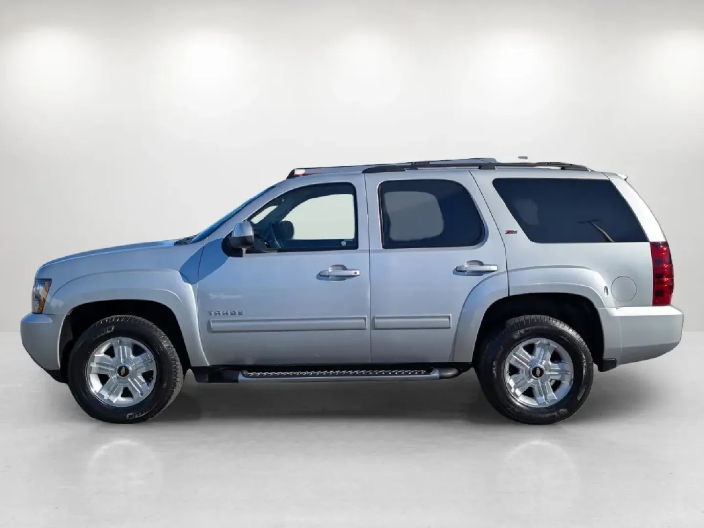 2013 /Ebony Chevrolet Tahoe LT (1GNSCBE03DR) with an Other engine, located at 5115 14th Ave., Columbus, GA, 31904, (706) 323-0345, 32.511494, -84.971046 - **Explore the Open Road with the 2013 Chevrolet Tahoe LT - Perfect for Adventure and Family Life!**<br /> <br /> Are you on the lookout for a versatile SUV that fits seamlessly into your family's lifestyle while also providing a thrilling driving experience? Look no further than this stunning 2013 C - Photo#7