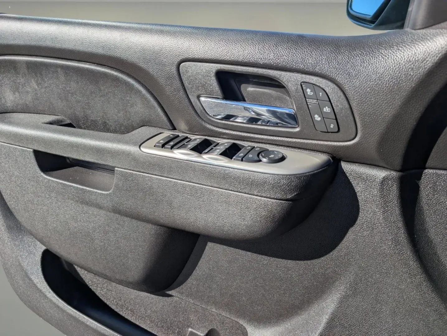 2013 /Ebony Chevrolet Tahoe LT (1GNSCBE03DR) with an Other engine, located at 5115 14th Ave., Columbus, GA, 31904, (706) 323-0345, 32.511494, -84.971046 - **Explore the Open Road with the 2013 Chevrolet Tahoe LT - Perfect for Adventure and Family Life!**<br /> <br /> Are you on the lookout for a versatile SUV that fits seamlessly into your family's lifestyle while also providing a thrilling driving experience? Look no further than this stunning 2013 C - Photo#8