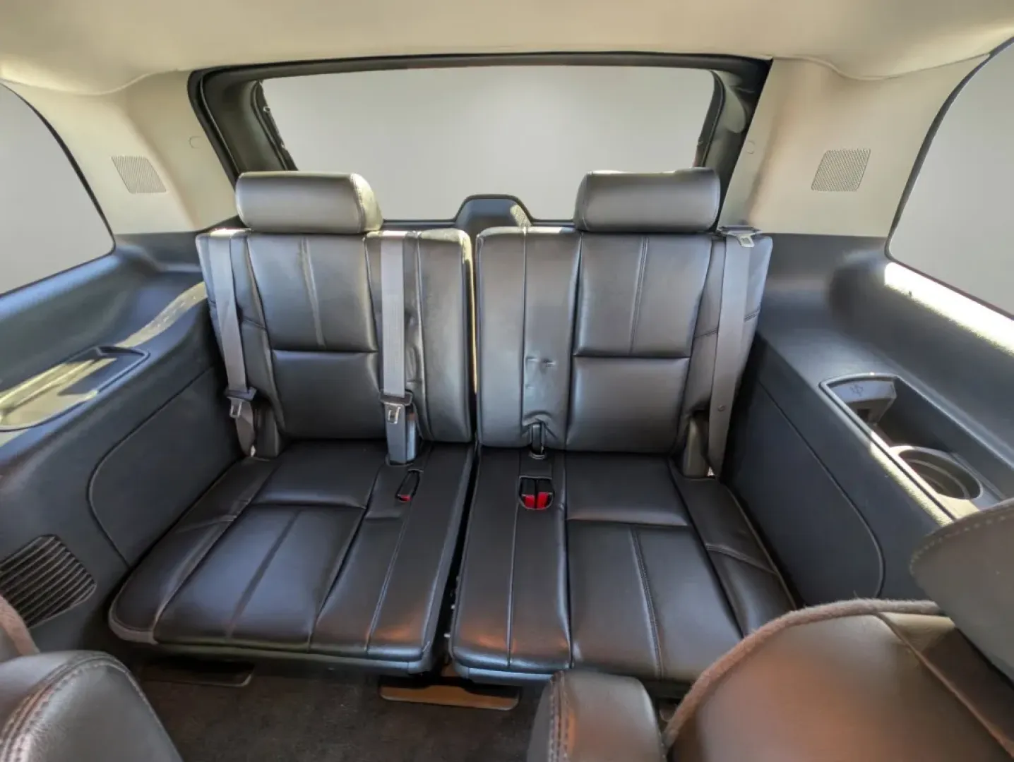 2013 /Ebony Chevrolet Tahoe LT (1GNSCBE03DR) with an Other engine, located at 5115 14th Ave., Columbus, GA, 31904, (706) 323-0345, 32.511494, -84.971046 - **Explore the Open Road with the 2013 Chevrolet Tahoe LT - Perfect for Adventure and Family Life!**<br /> <br /> Are you on the lookout for a versatile SUV that fits seamlessly into your family's lifestyle while also providing a thrilling driving experience? Look no further than this stunning 2013 C - Photo#10