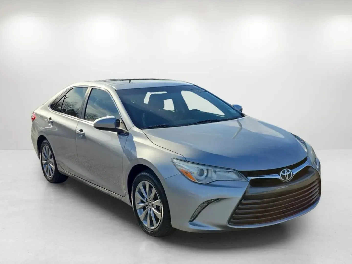 2016 /Black Toyota Camry XLE (4T1BF1FK0GU) with an Other engine, located at 5115 14th Ave., Columbus, GA, 31904, (706) 323-0345, 32.511494, -84.971046 - **Experience the Perfect Blend of Comfort and Reliability with this 2016 Toyota Camry XLE!**<br /> <br /> Are you in the market for a reliable sedan that effortlessly combines style, comfort, and advanced technology? Look no further than this stunning 2016 Toyota Camry XLE, perfect for those who val - Photo#2