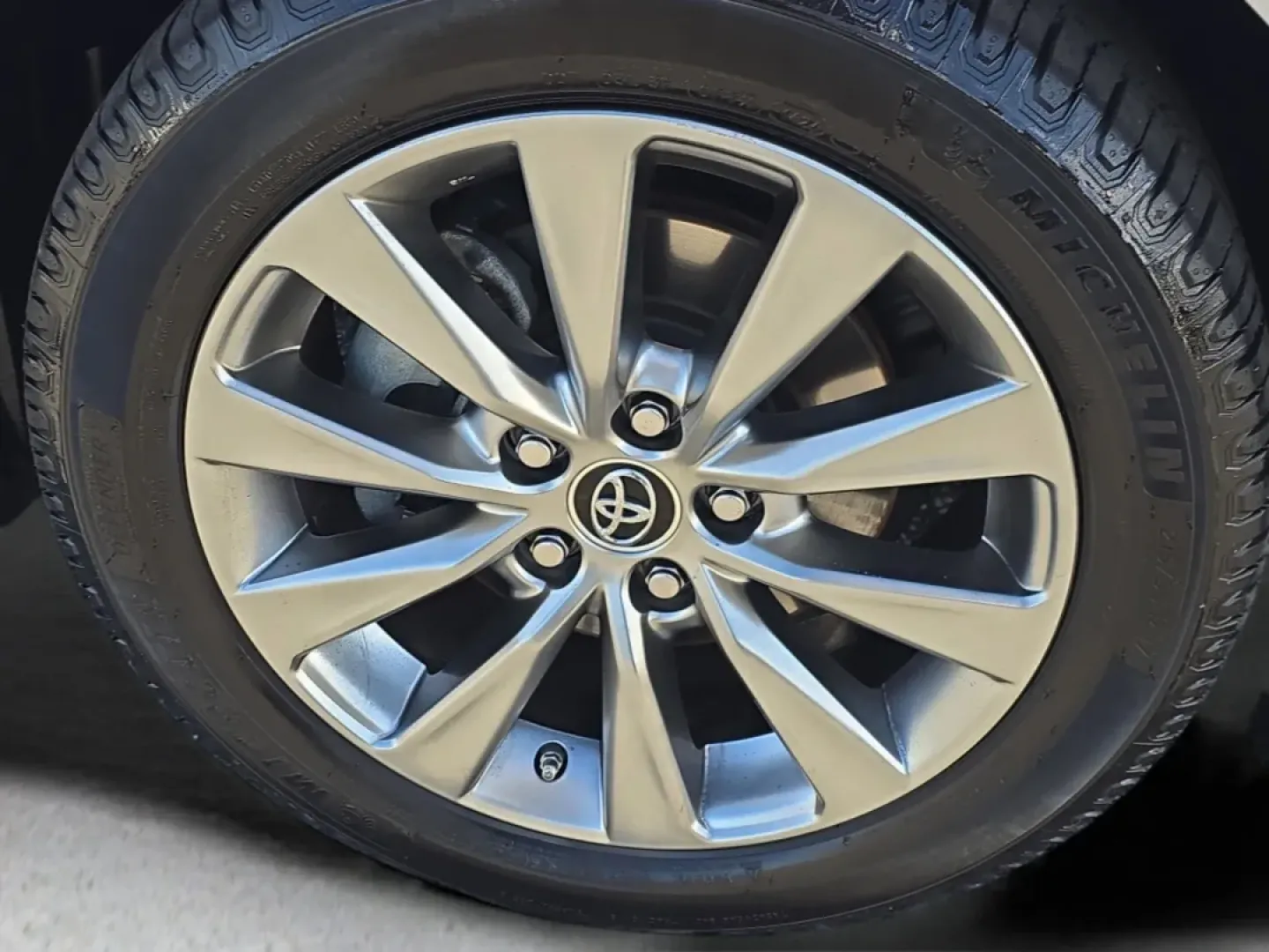 2016 /Black Toyota Camry XLE (4T1BF1FK0GU) with an Other engine, located at 5115 14th Ave., Columbus, GA, 31904, (706) 323-0345, 32.511494, -84.971046 - **Experience the Perfect Blend of Comfort and Reliability with this 2016 Toyota Camry XLE!**<br /> <br /> Are you in the market for a reliable sedan that effortlessly combines style, comfort, and advanced technology? Look no further than this stunning 2016 Toyota Camry XLE, perfect for those who val - Photo#9