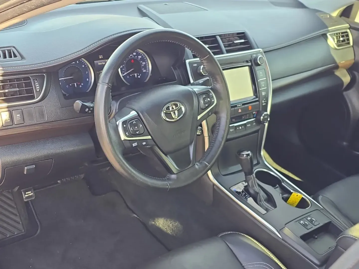 2016 /Black Toyota Camry XLE (4T1BF1FK0GU) with an Other engine, located at 5115 14th Ave., Columbus, GA, 31904, (706) 323-0345, 32.511494, -84.971046 - **Experience the Perfect Blend of Comfort and Reliability with this 2016 Toyota Camry XLE!**<br /> <br /> Are you in the market for a reliable sedan that effortlessly combines style, comfort, and advanced technology? Look no further than this stunning 2016 Toyota Camry XLE, perfect for those who val - Photo#11