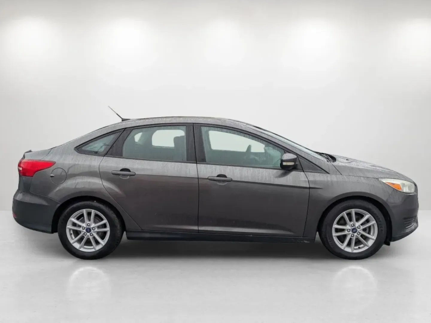 2015 Ford Focus SE (1FADP3F23FL) with an Other engine, located at 804 22nd Ave, Phenix City, AL, 36870, (334) 297-1860, 32.484749, -85.024475 - **Your Perfect Daily Companion: 2015 Ford Focus SE at Gils Auto in Phenix City, AL**<br /> <br /> Are you searching for a fuel-efficient sedan that effortlessly balances comfort and style? Look no further than this 2015 Ford Focus SE, a versatile vehicle that's perfect for daily commutes, family out - Photo#3