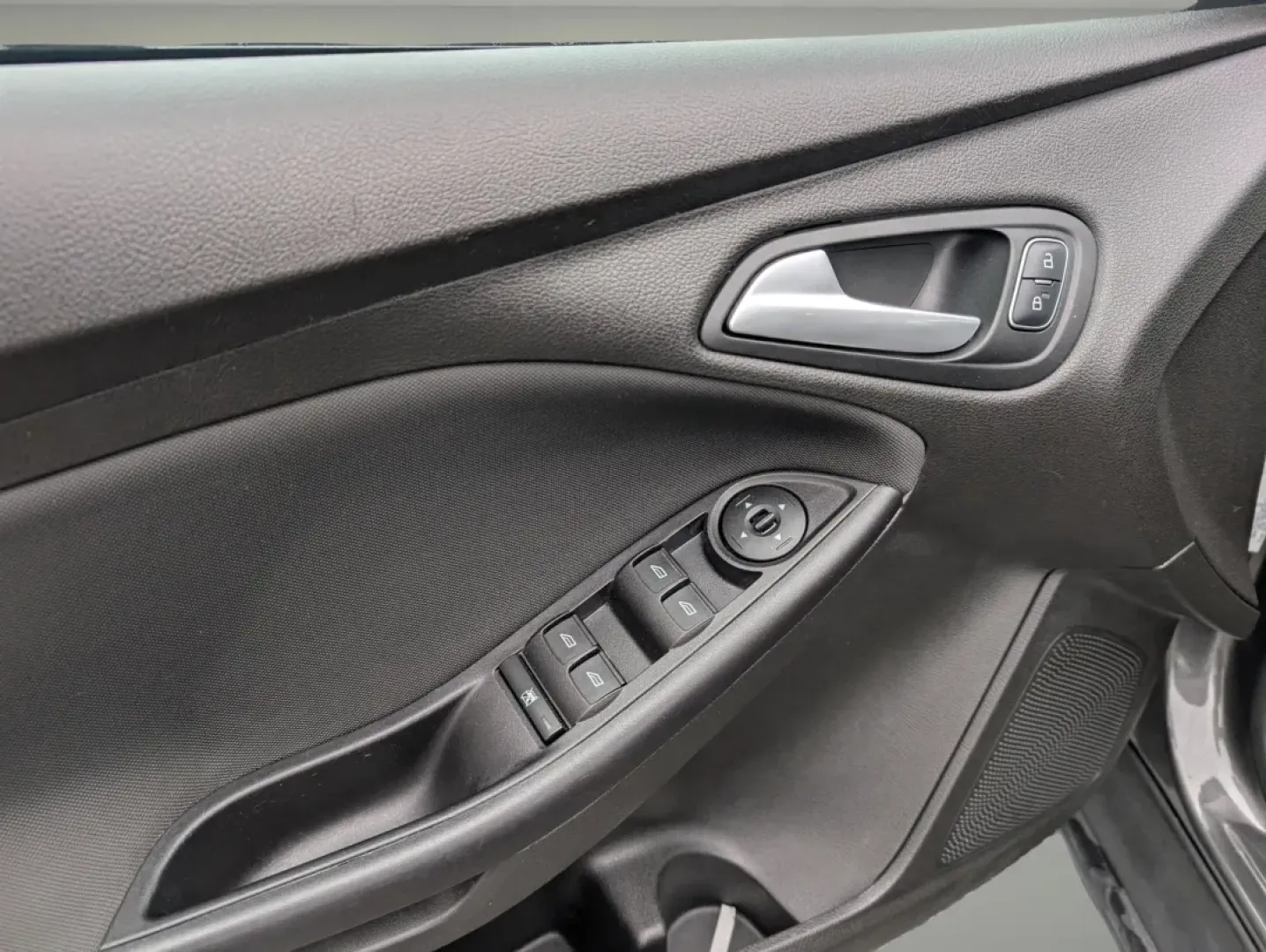 2015 Ford Focus SE (1FADP3F23FL) with an Other engine, located at 804 22nd Ave, Phenix City, AL, 36870, (334) 297-1860, 32.484749, -85.024475 - **Your Perfect Daily Companion: 2015 Ford Focus SE at Gils Auto in Phenix City, AL**<br /> <br /> Are you searching for a fuel-efficient sedan that effortlessly balances comfort and style? Look no further than this 2015 Ford Focus SE, a versatile vehicle that's perfect for daily commutes, family out - Photo#8