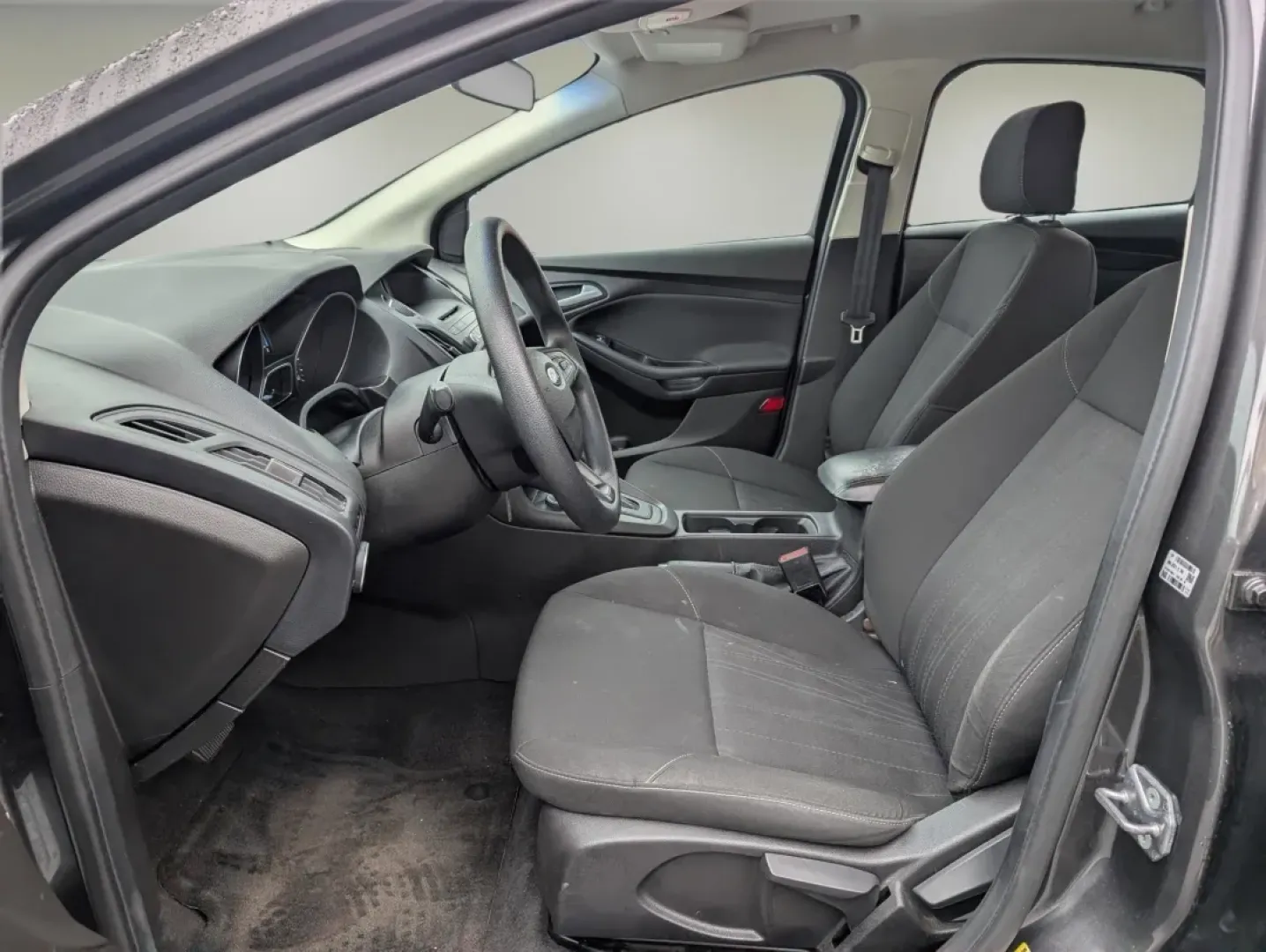 2015 Ford Focus SE (1FADP3F23FL) with an Other engine, located at 804 22nd Ave, Phenix City, AL, 36870, (334) 297-1860, 32.484749, -85.024475 - **Your Perfect Daily Companion: 2015 Ford Focus SE at Gils Auto in Phenix City, AL**<br /> <br /> Are you searching for a fuel-efficient sedan that effortlessly balances comfort and style? Look no further than this 2015 Ford Focus SE, a versatile vehicle that's perfect for daily commutes, family out - Photo#9