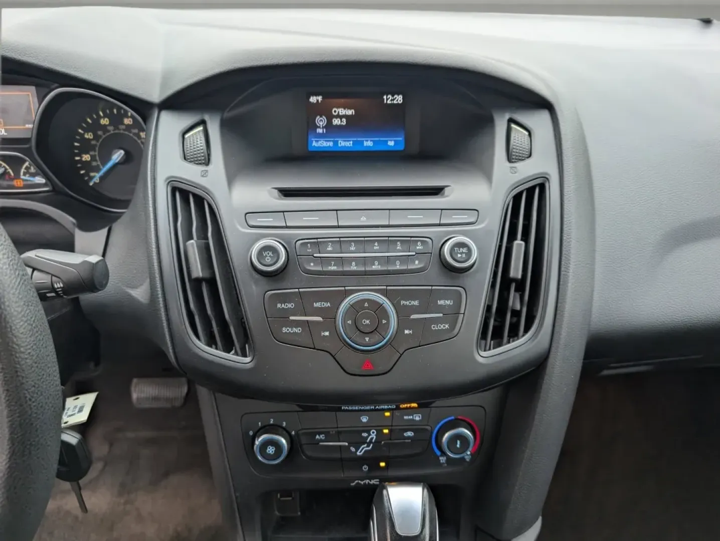 2015 Ford Focus SE (1FADP3F23FL) with an Other engine, located at 804 22nd Ave, Phenix City, AL, 36870, (334) 297-1860, 32.484749, -85.024475 - **Your Perfect Daily Companion: 2015 Ford Focus SE at Gils Auto in Phenix City, AL**<br /> <br /> Are you searching for a fuel-efficient sedan that effortlessly balances comfort and style? Look no further than this 2015 Ford Focus SE, a versatile vehicle that's perfect for daily commutes, family out - Photo#13