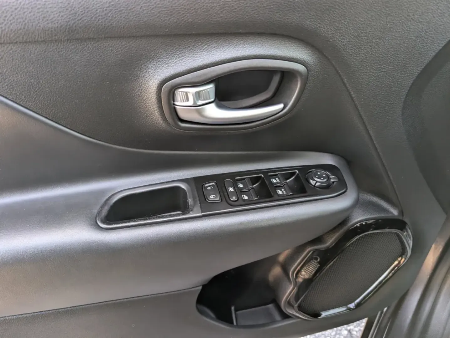 2020 /Black Jeep Renegade Altitude (ZACNJABB3LP) with an Other engine, located at 804 22nd Ave, Phenix City, AL, 36870, (334) 297-1860, 32.484749, -85.024475 - **Discover Your Next Adventure with the 2020 Jeep Renegade Altitude at Gils Auto - Phenix City #2!**<br /> <br /> Are you ready to elevate your driving experience? Whether you're a growing family in search of a reliable vehicle for school runs and weekend adventures, or a commuter seeking a stylish - Photo#9