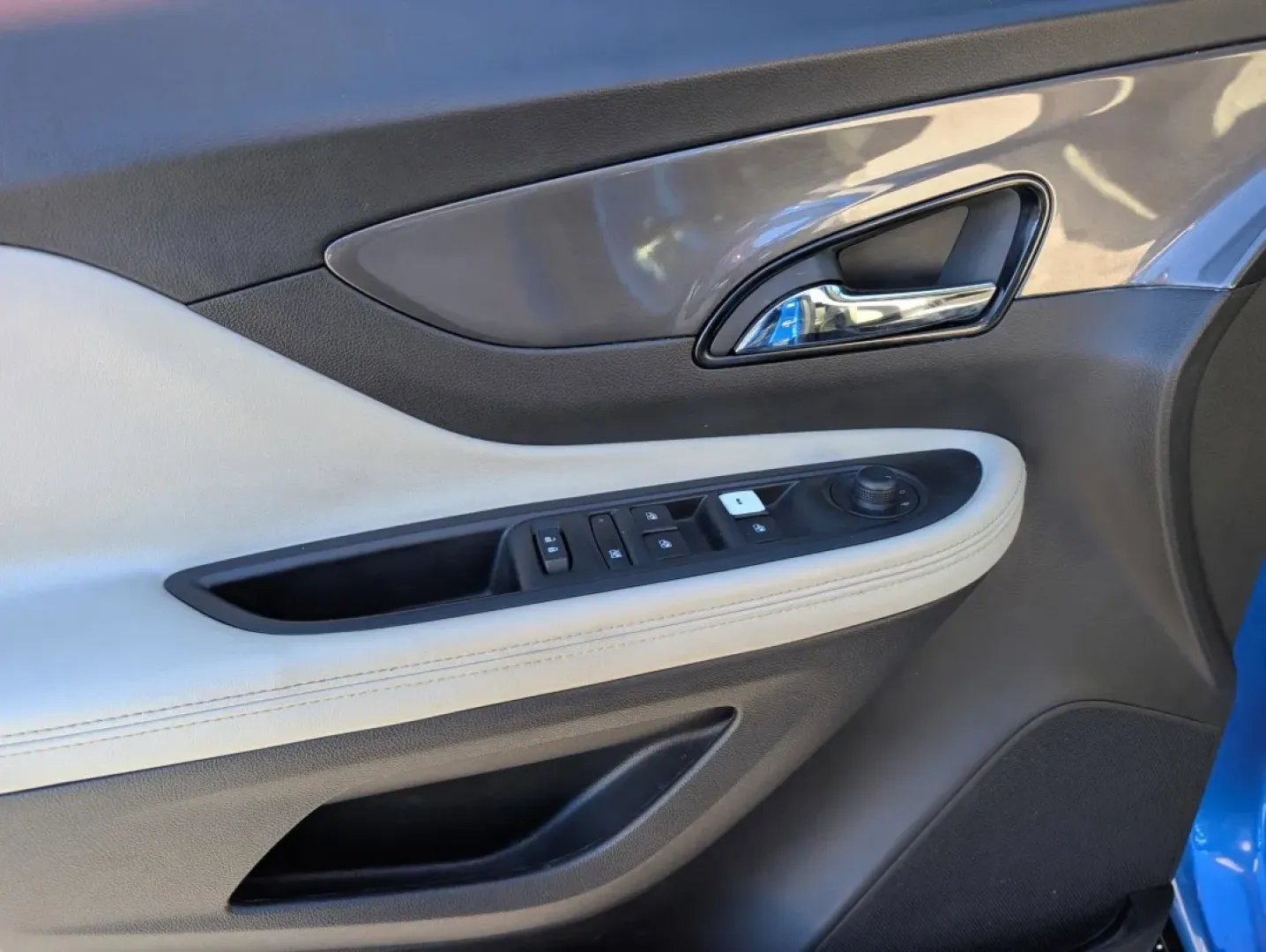 2018 /Shale Buick Encore Preferred II (KL4CJBSB4JB) with an Other engine, located at 804 22nd Ave, Phenix City, AL, 36870, (334) 297-1860, 32.484749, -85.024475 - Are you ready to elevate your daily commute and weekend adventures? Meet the 2018 Buick Encore Preferred II, a stylish and versatile SUV that perfectly balances comfort, efficiency, and practicality. With its sleek Coastal Blue Metallic exterior and Shale interior, this vehicle is not just about loo - Photo#8